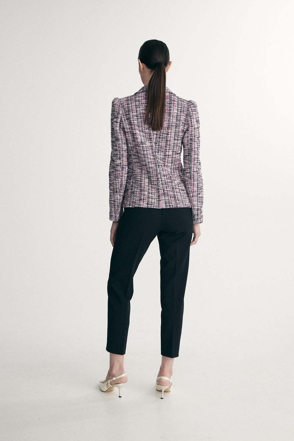 Fitted jacket with puffy sleeve