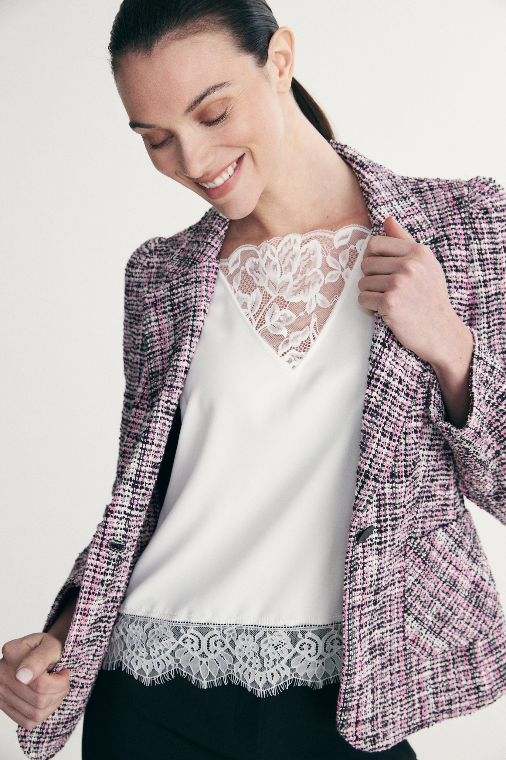 Fitted jacket with puffy sleeve