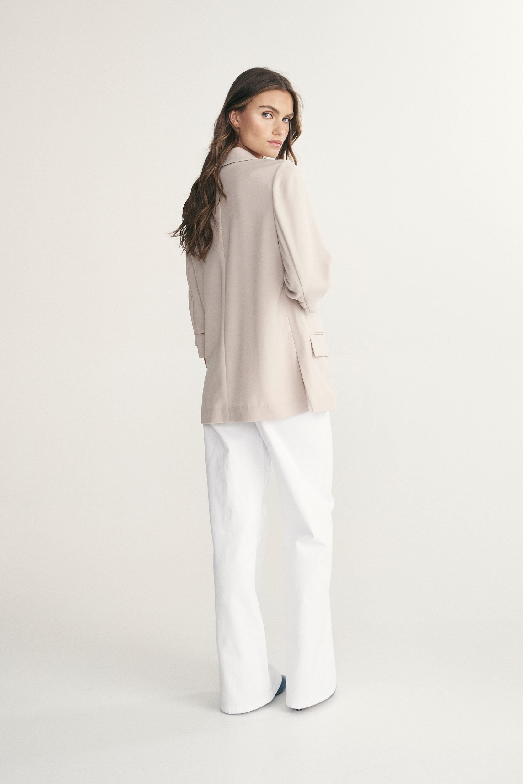 Fluid straight blazer