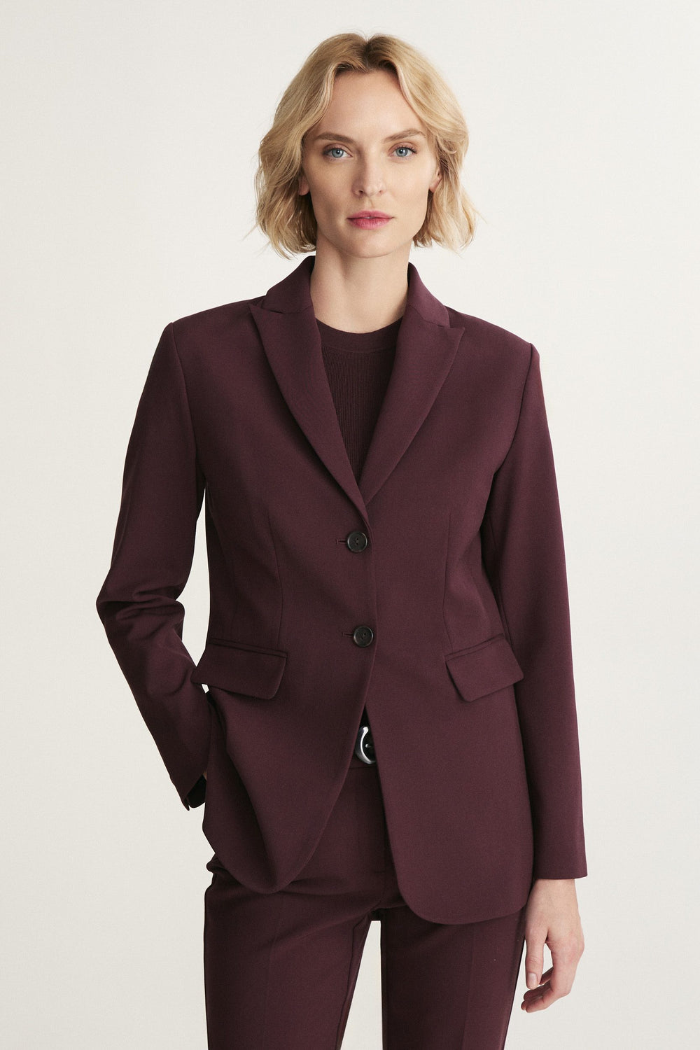 Semi-fitted 2 buttons basic blazer