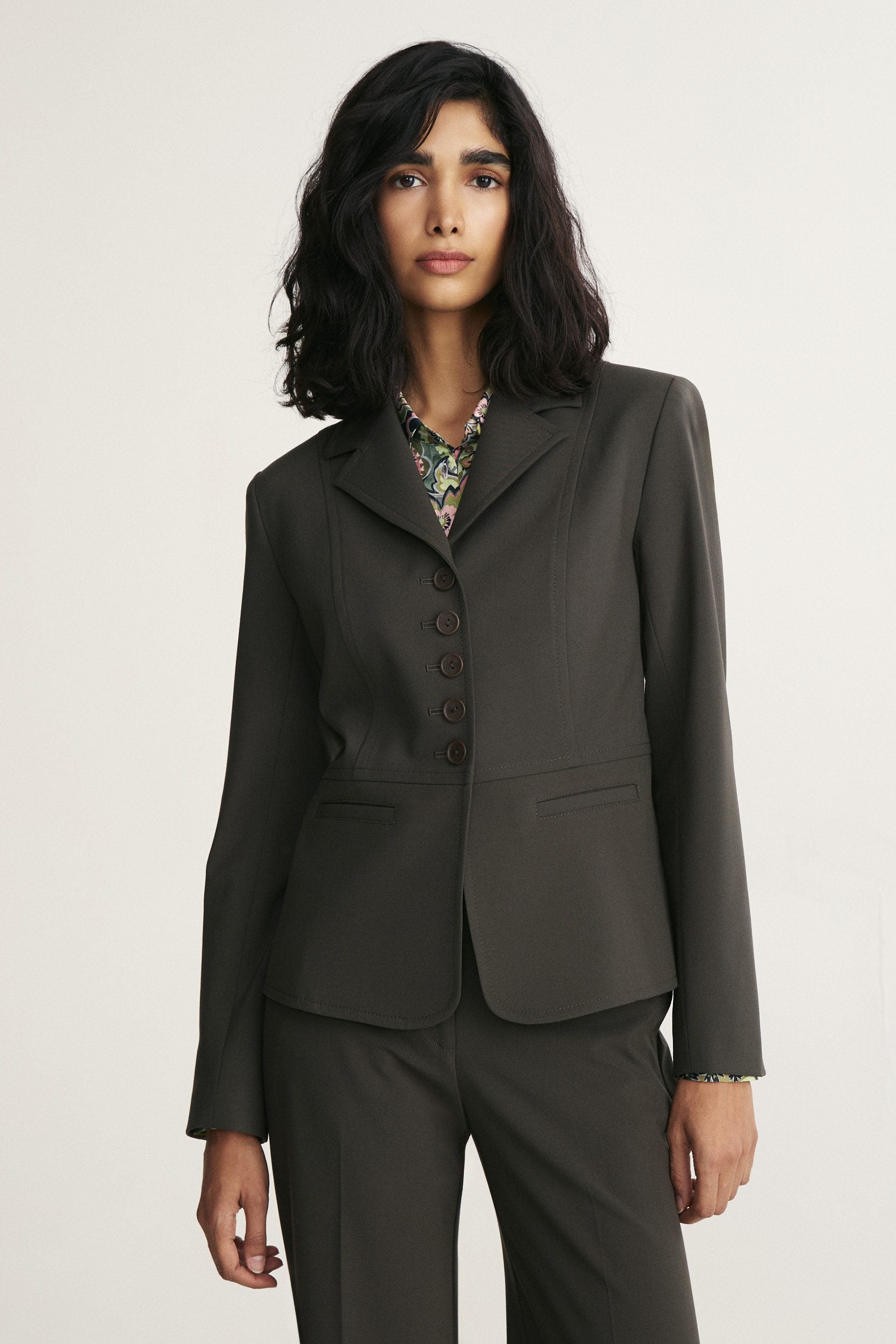 Cropped fitted blazer