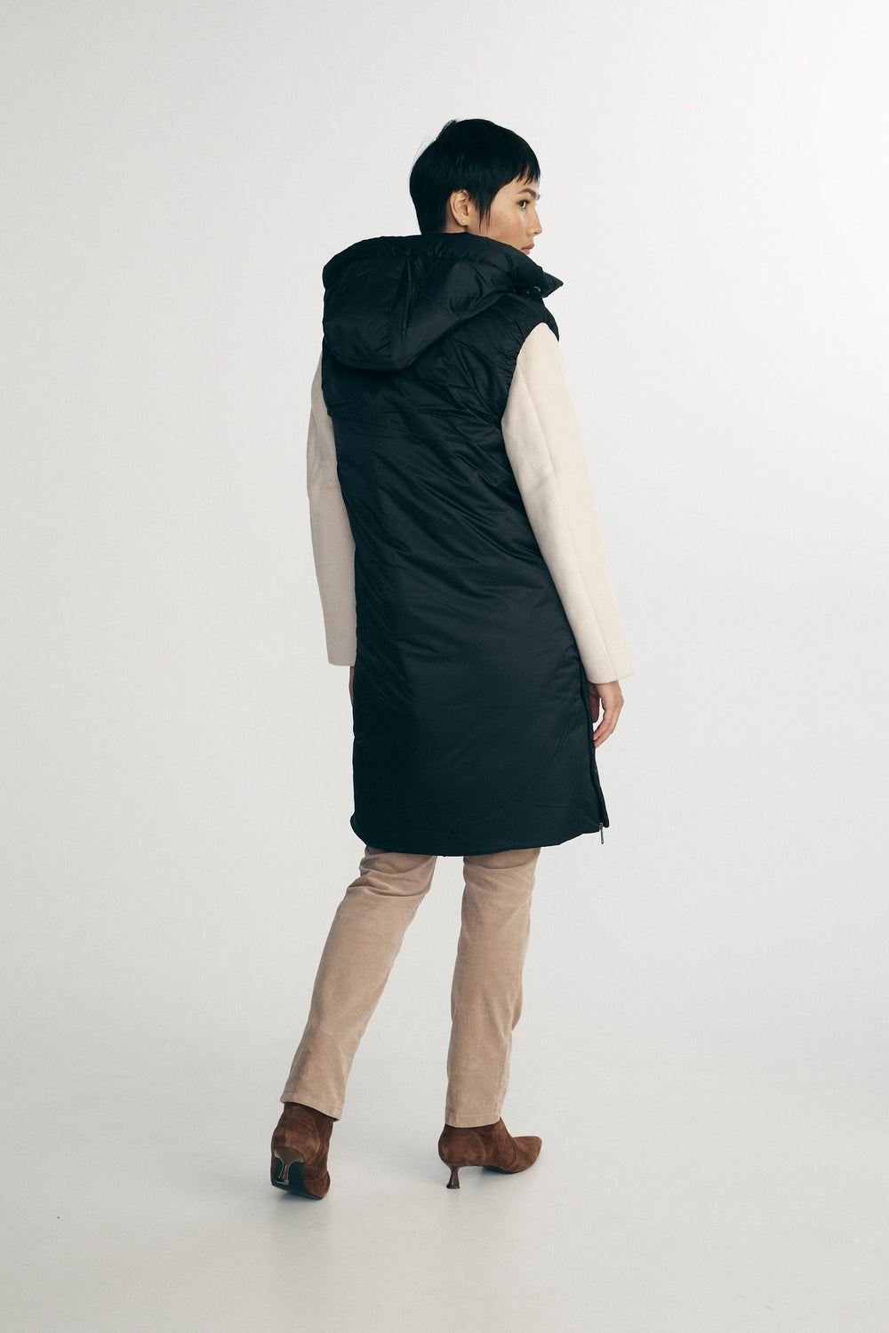 Manteau matelassé sans manche à capuche