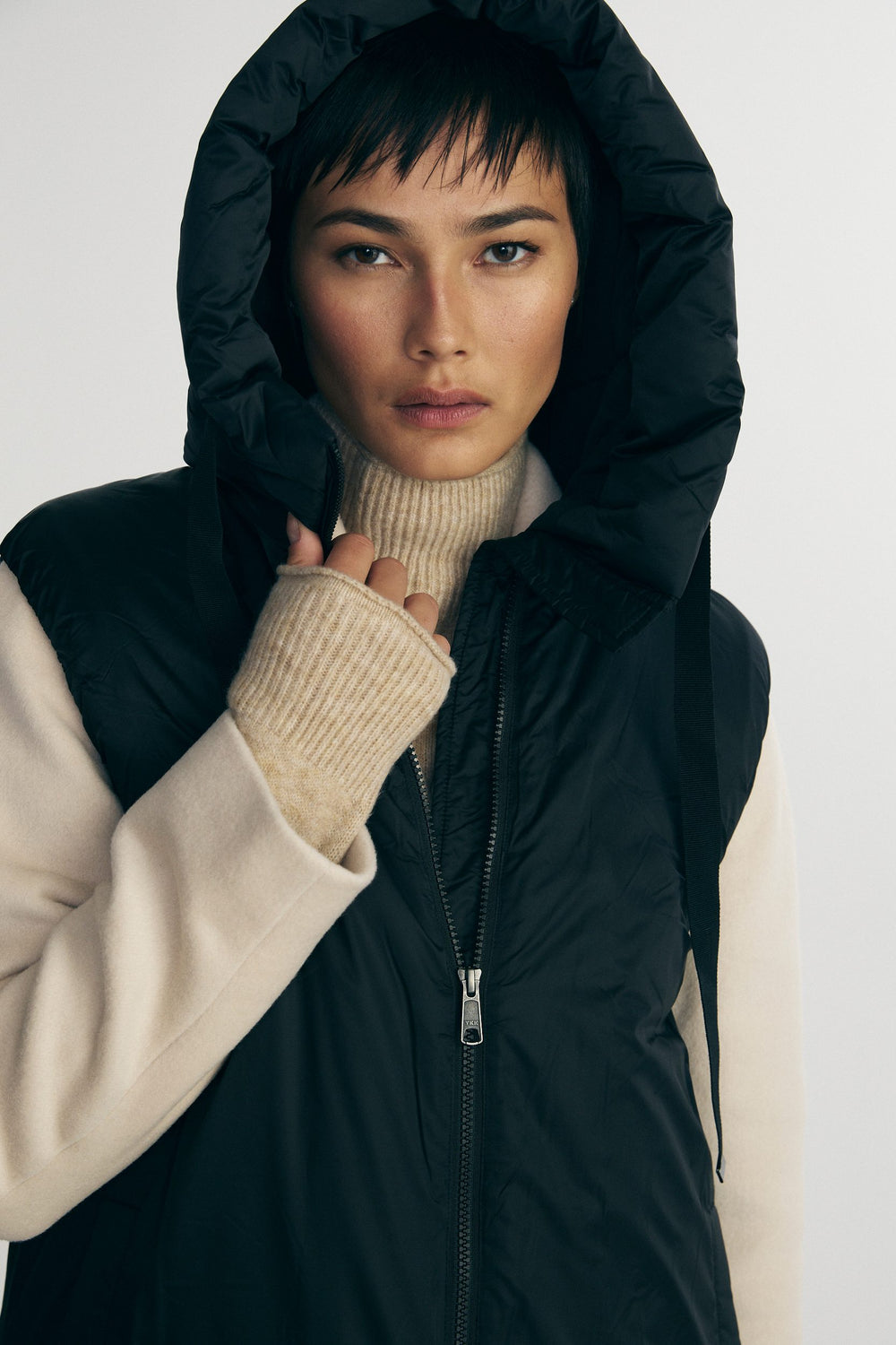 Manteau matelassé sans manche à capuche