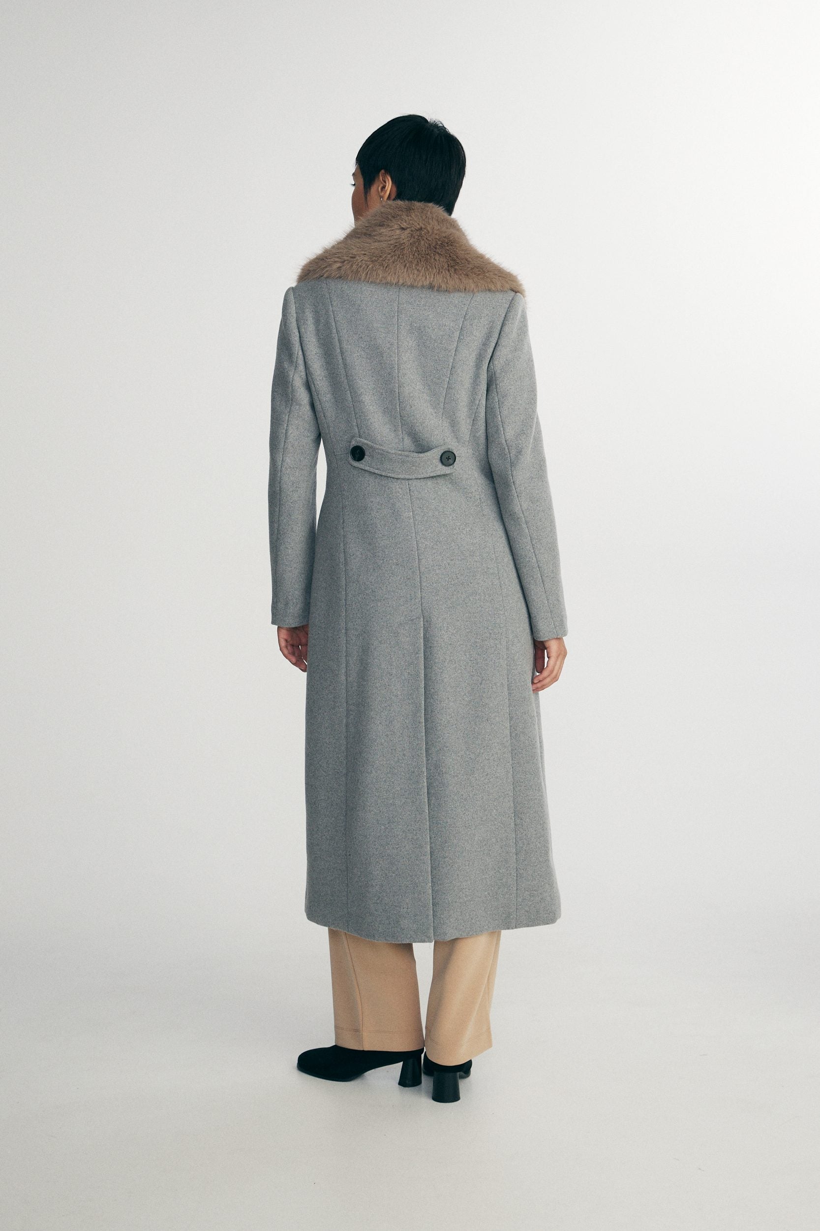 Long manteau avec col amovible en fausse fourrure