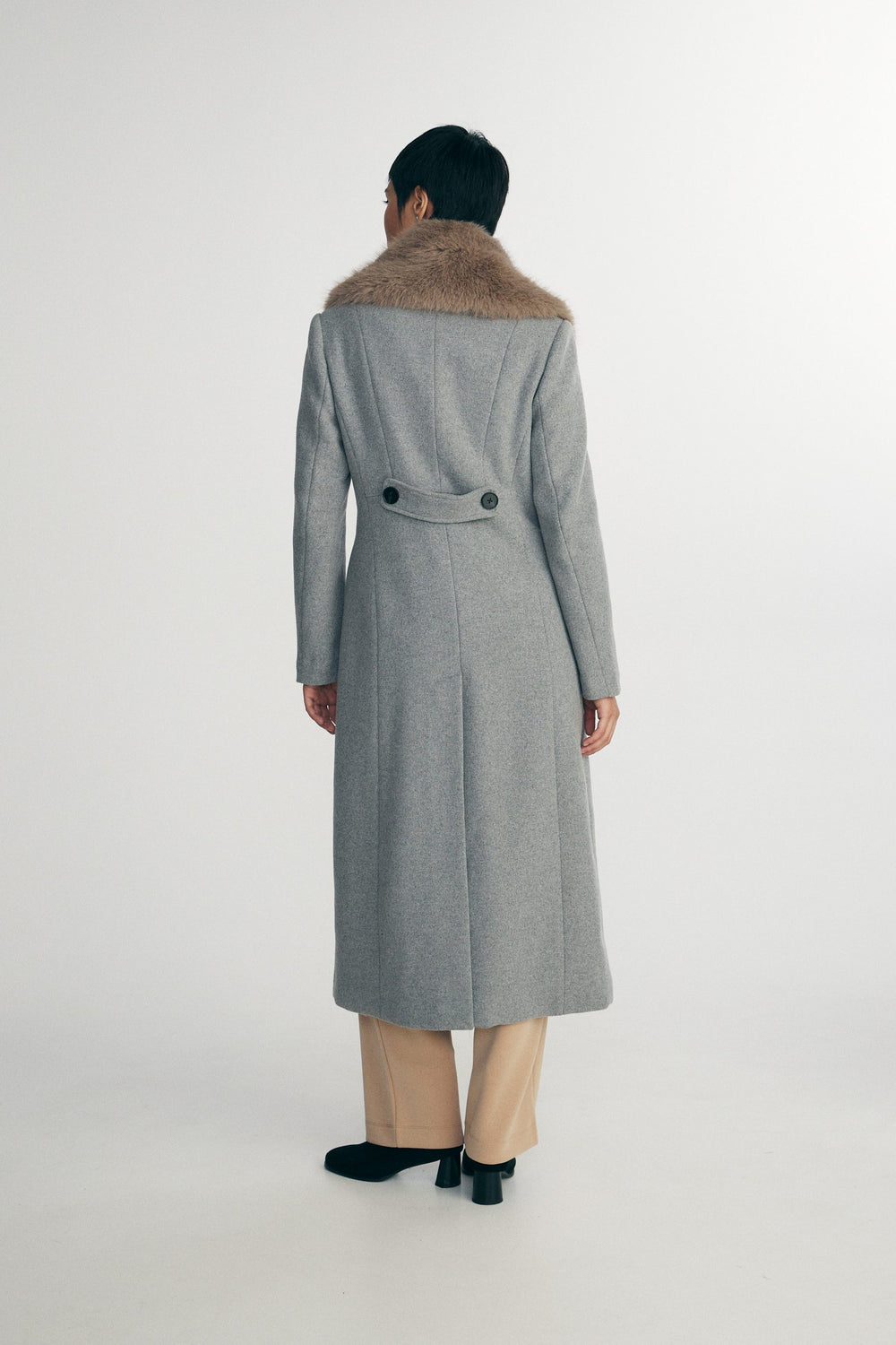 Long manteau avec col amovible en fausse fourrure