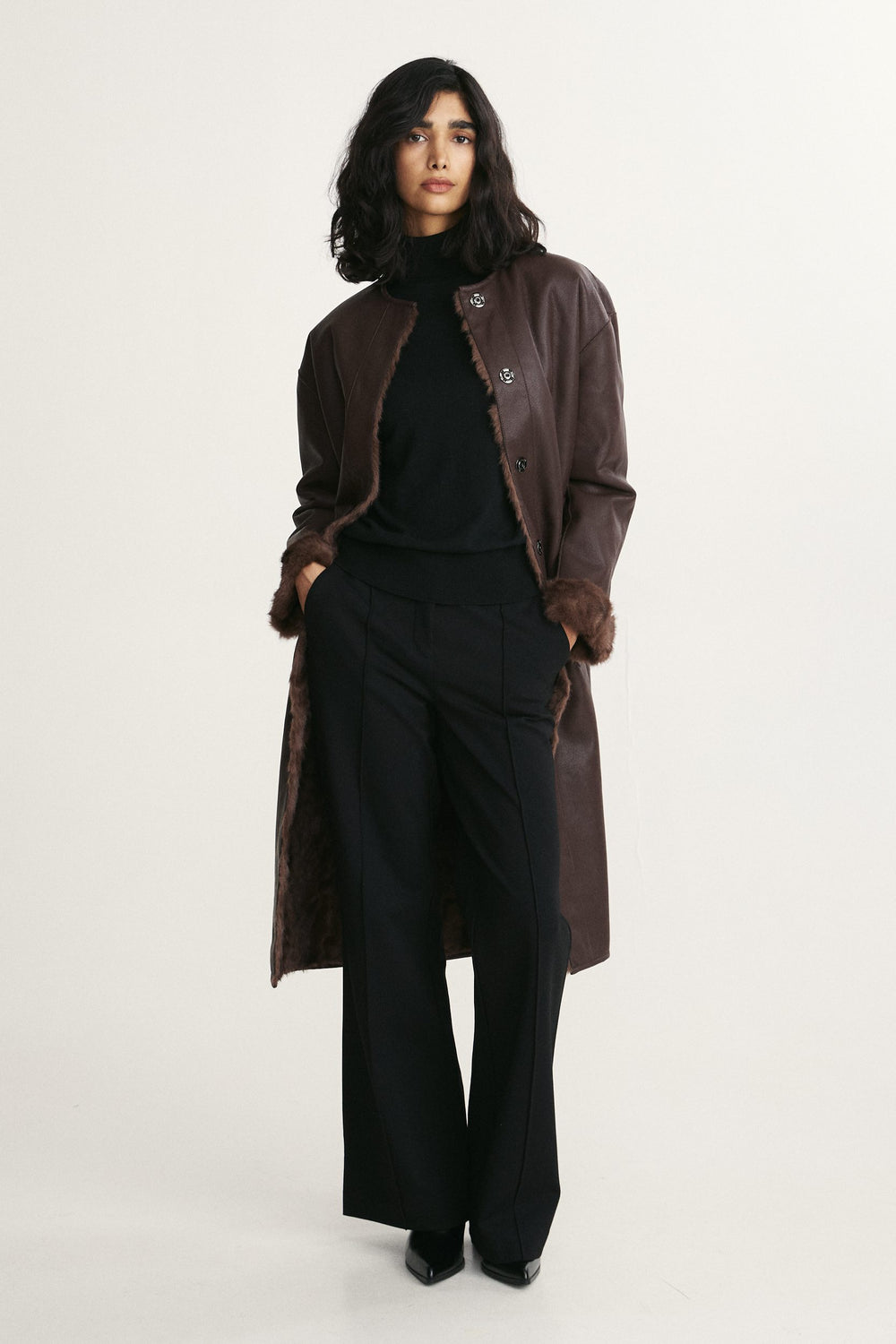 Manteau réversible en fausse fourrure et faux cuir
