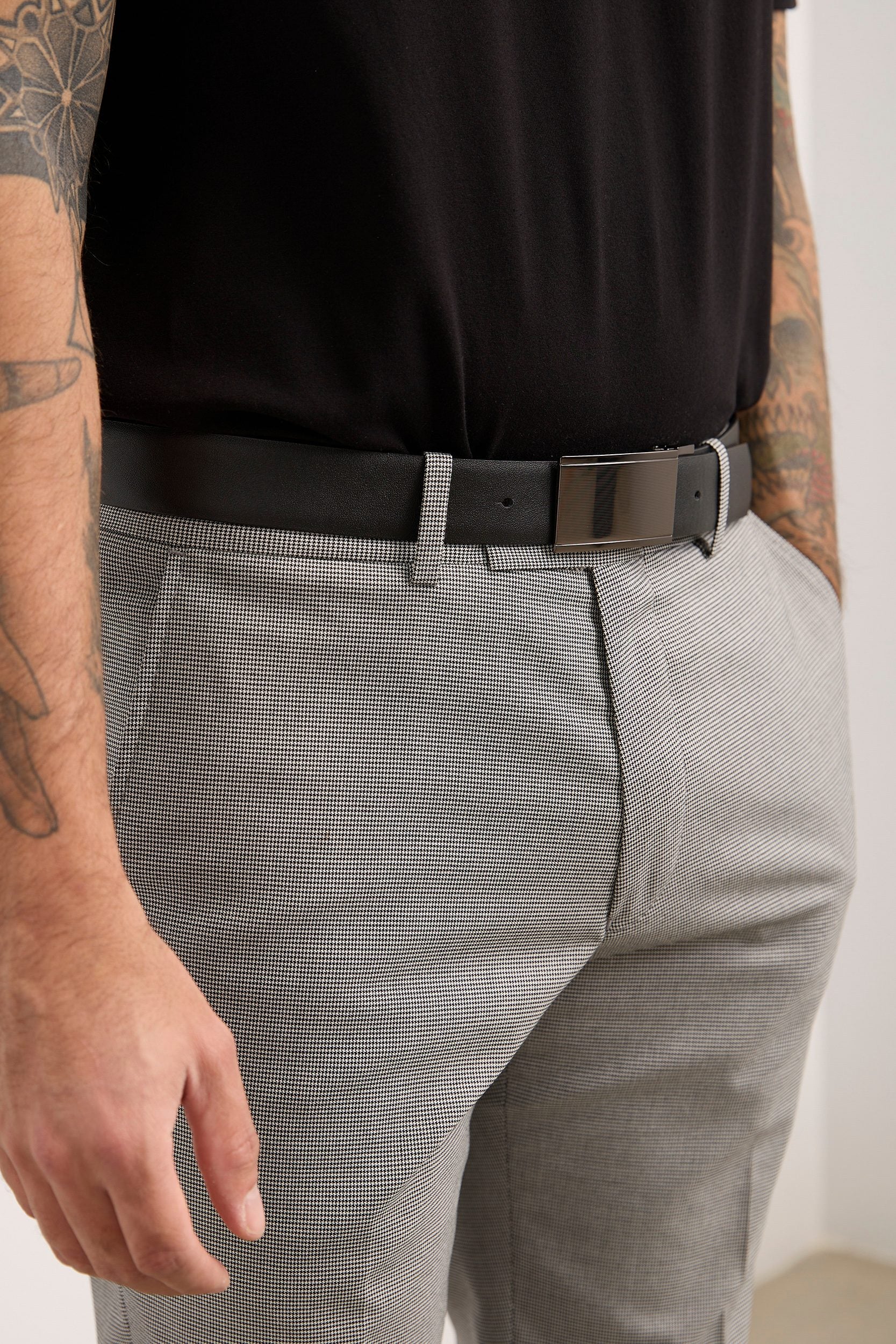 Plate buckle reversible leather belt