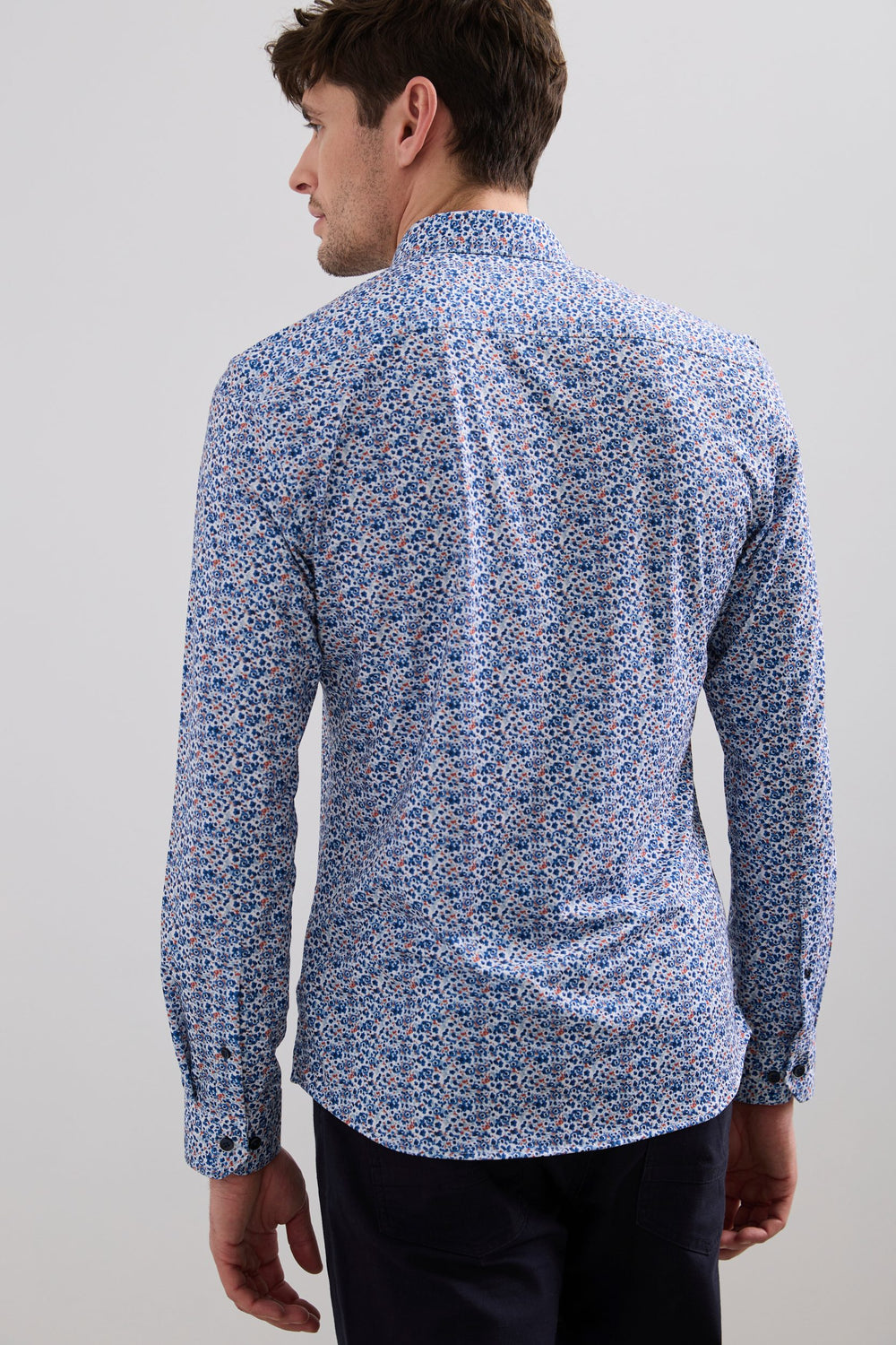 Chemise extra-ajustée en jersey à imprimé floral abstrait