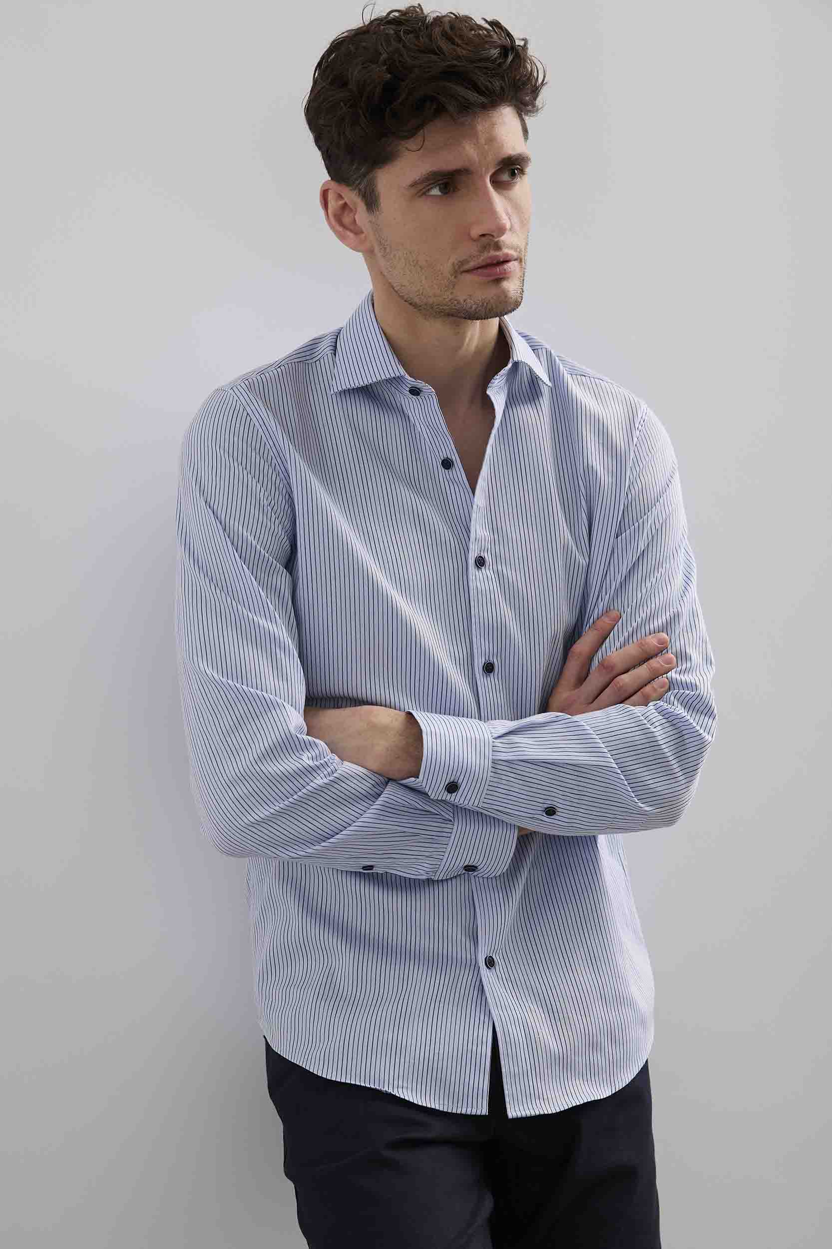 Chemise ajustée texturée à rayures