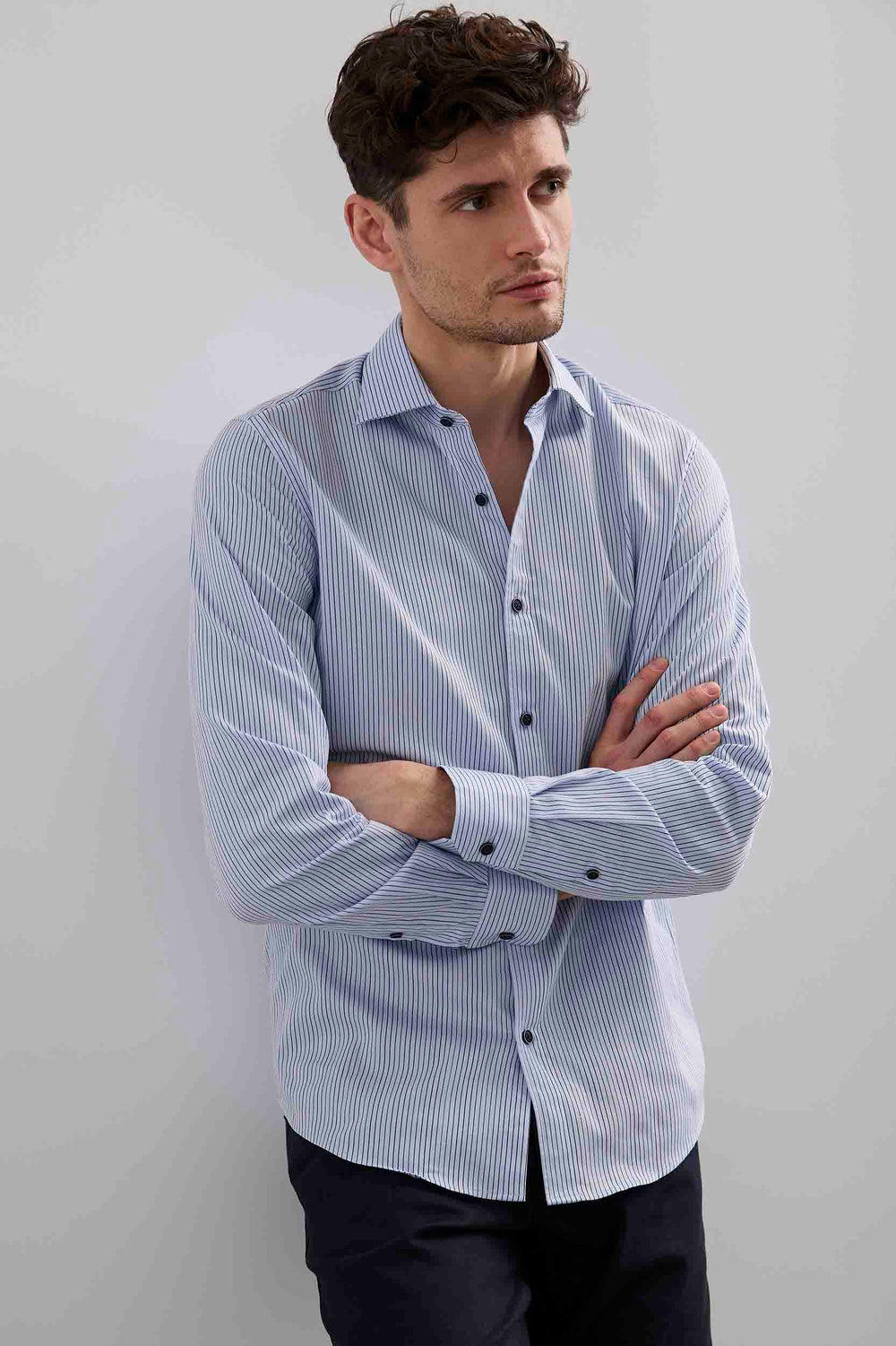 Chemise ajustée texturée à rayures