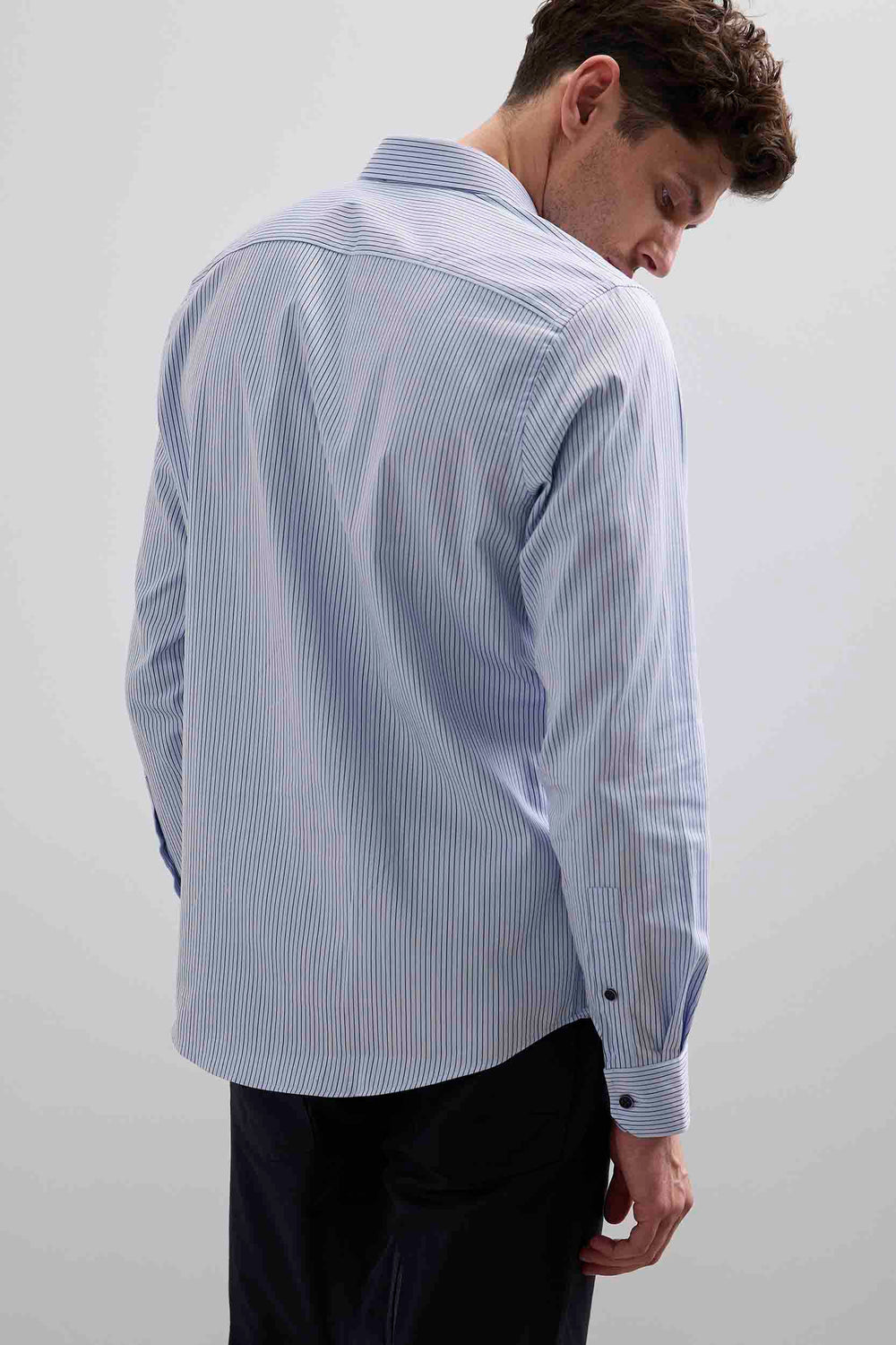 Chemise ajustée texturée à rayures