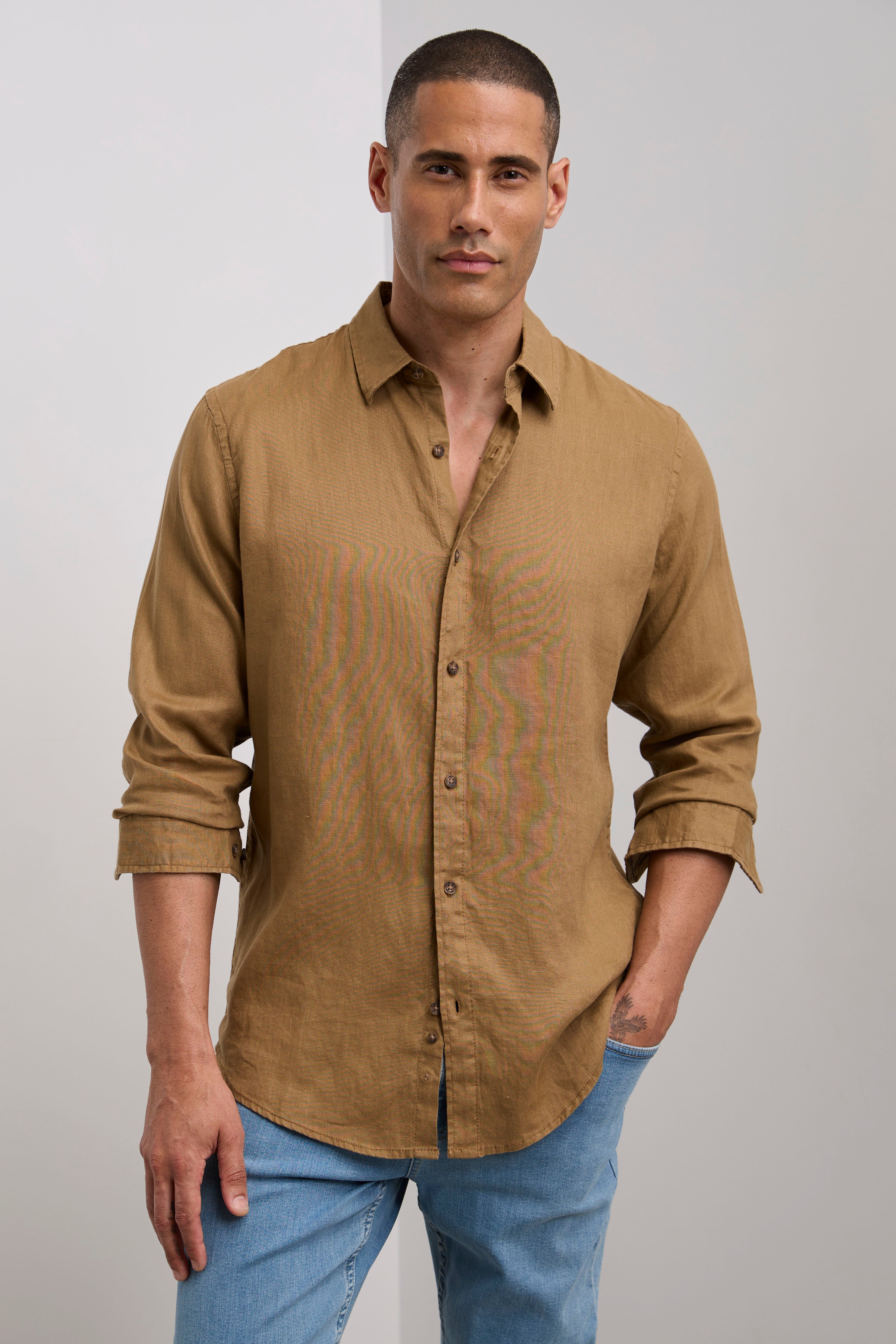 Chemise de lin semi-ajustée