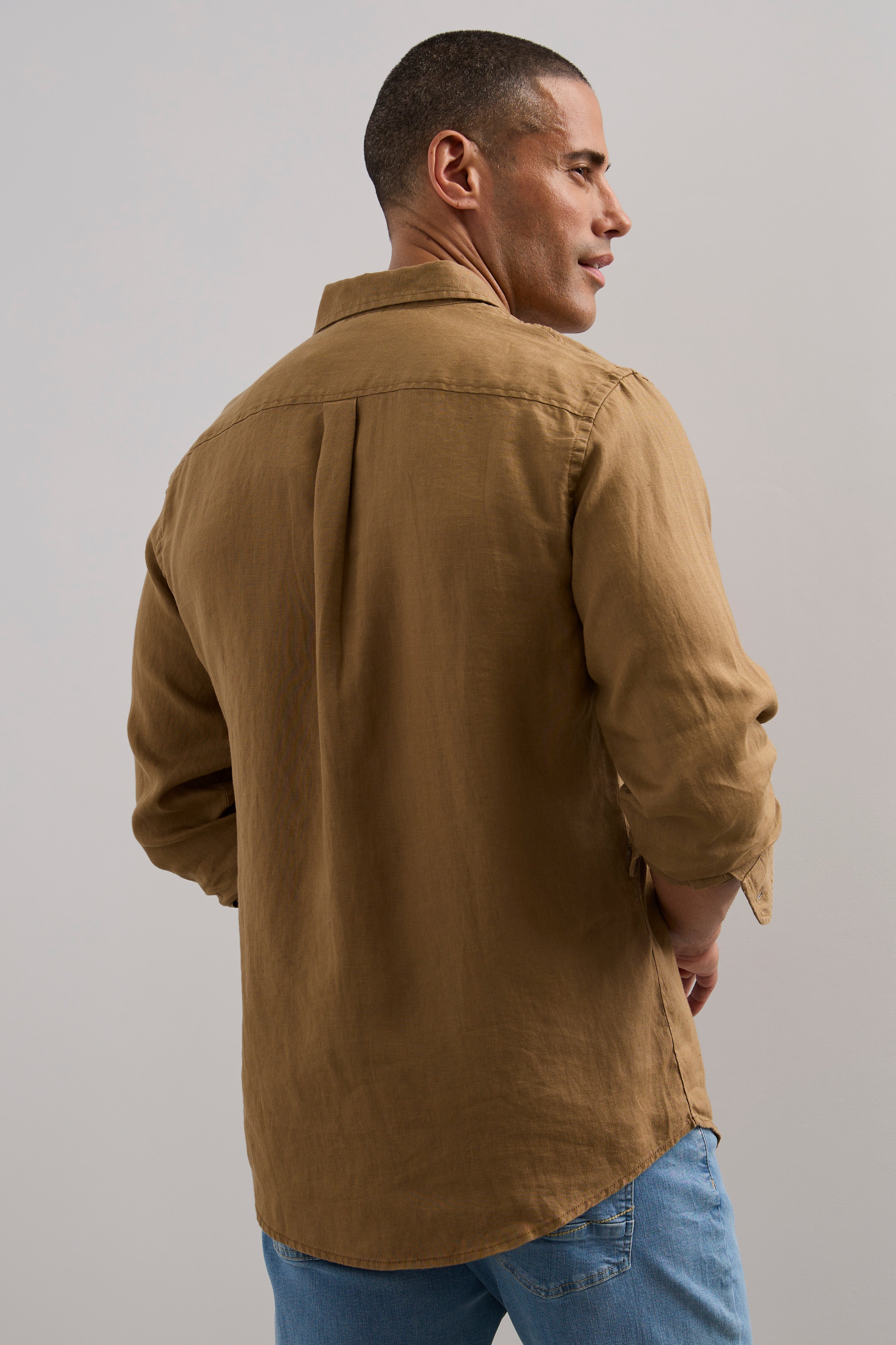 Chemise de lin semi-ajustée