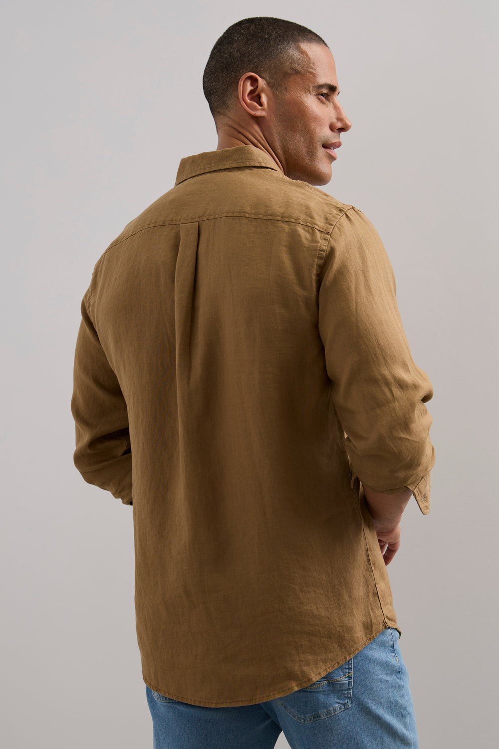 Chemise de lin semi-ajustée
