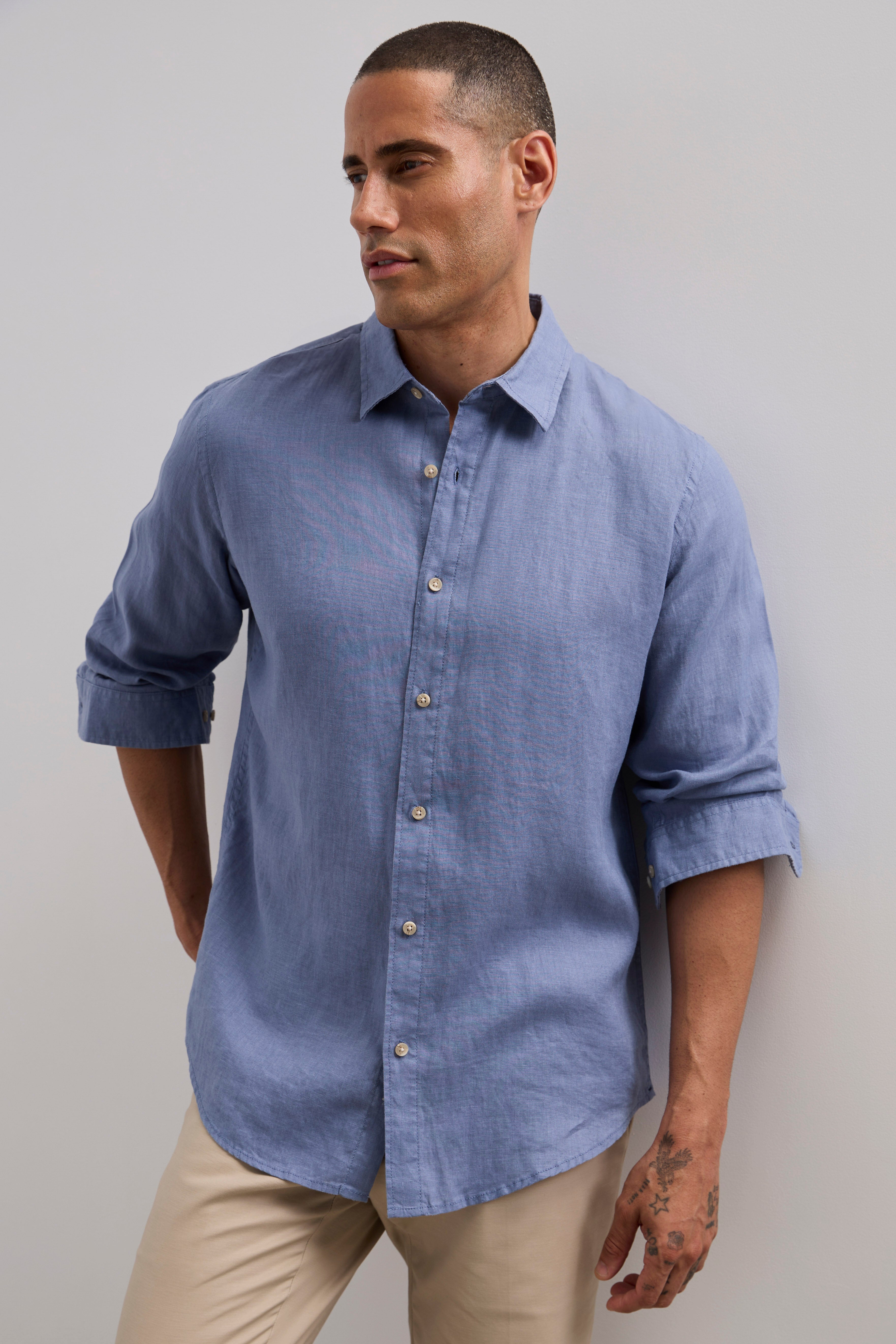 Semi-fitted linen shirt