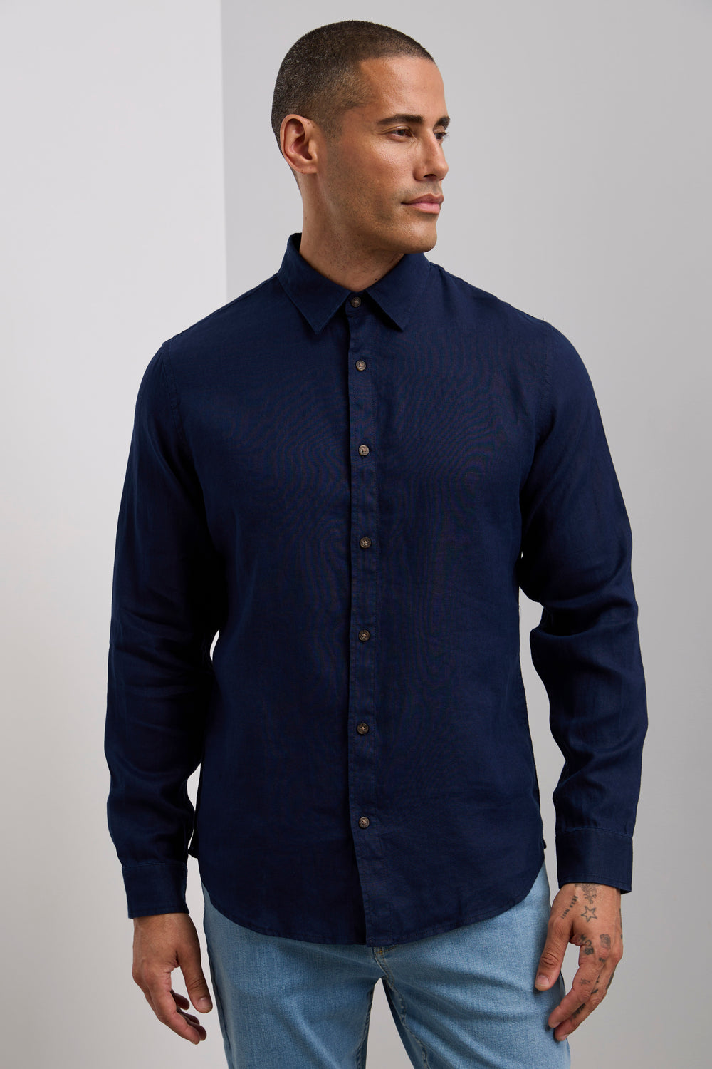 Chemise de lin semi-ajustée