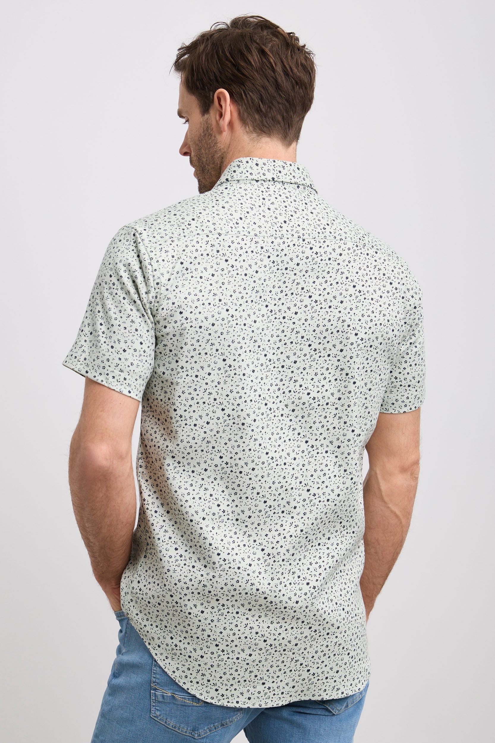 Chemise à fleurs extra-ajustée
