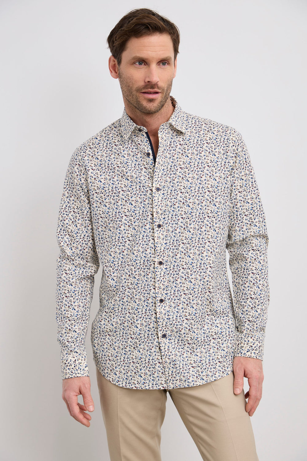 Chemise à fleurs semi-ajustée