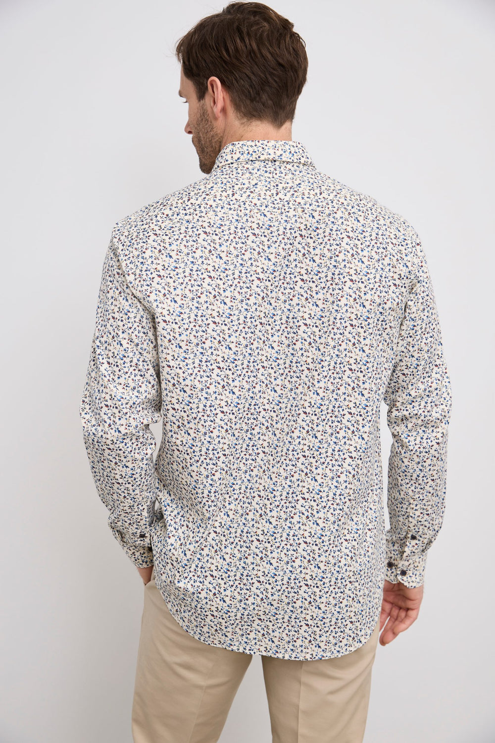 Chemise à fleurs semi-ajustée