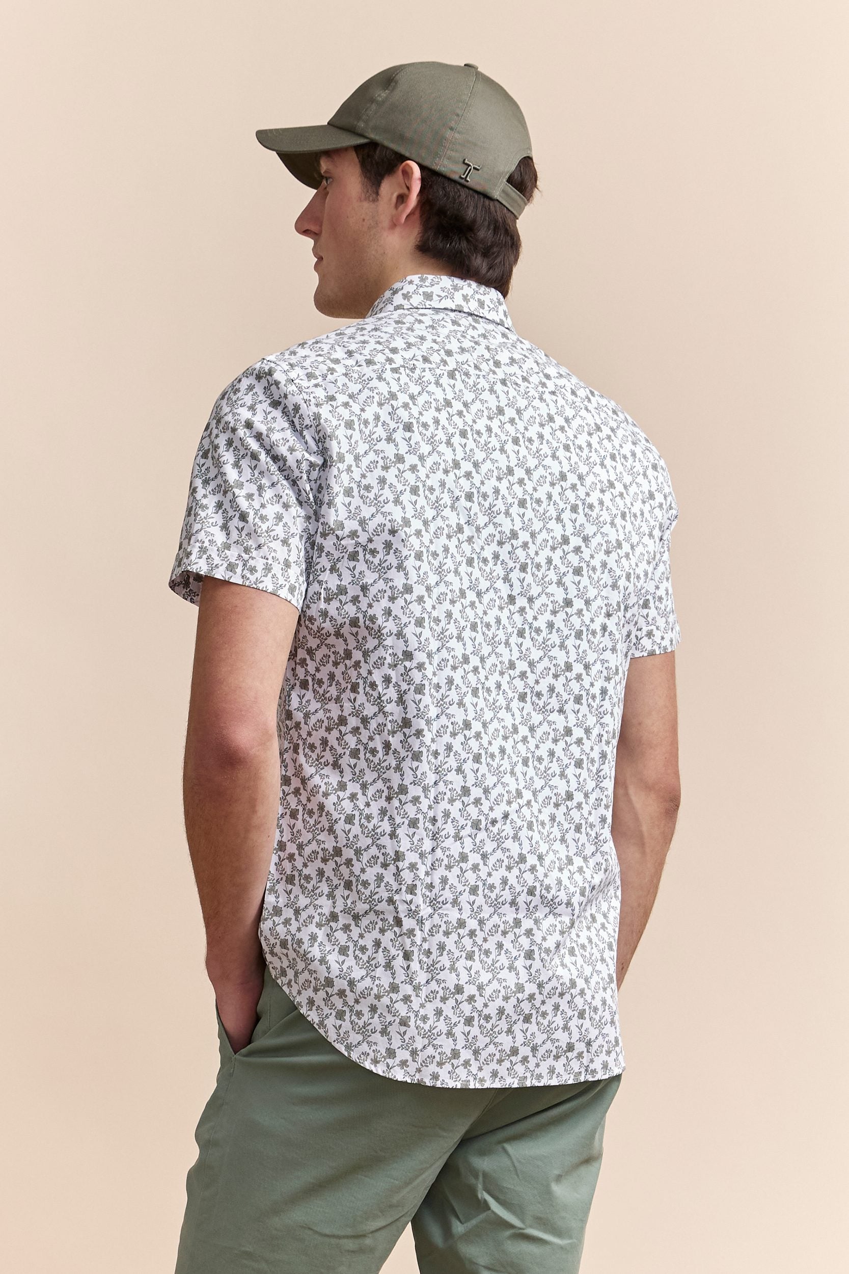 Chemise ajustée manches courtes imprimé fleuri