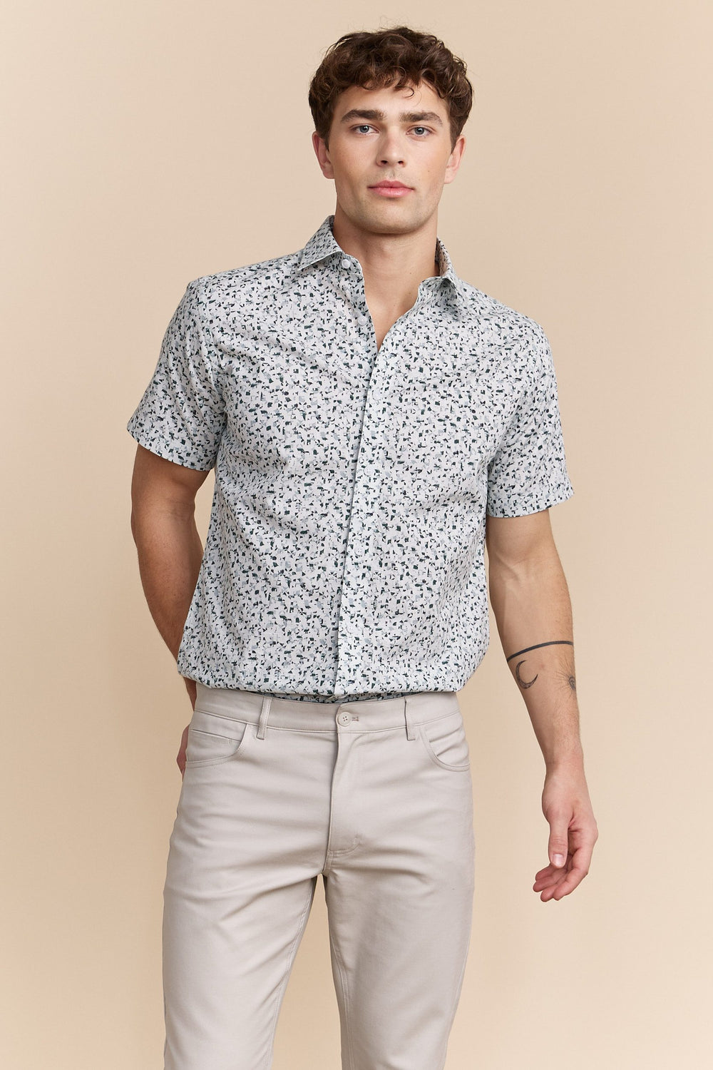 Chemise semi-ajustée à imprimé abstrait