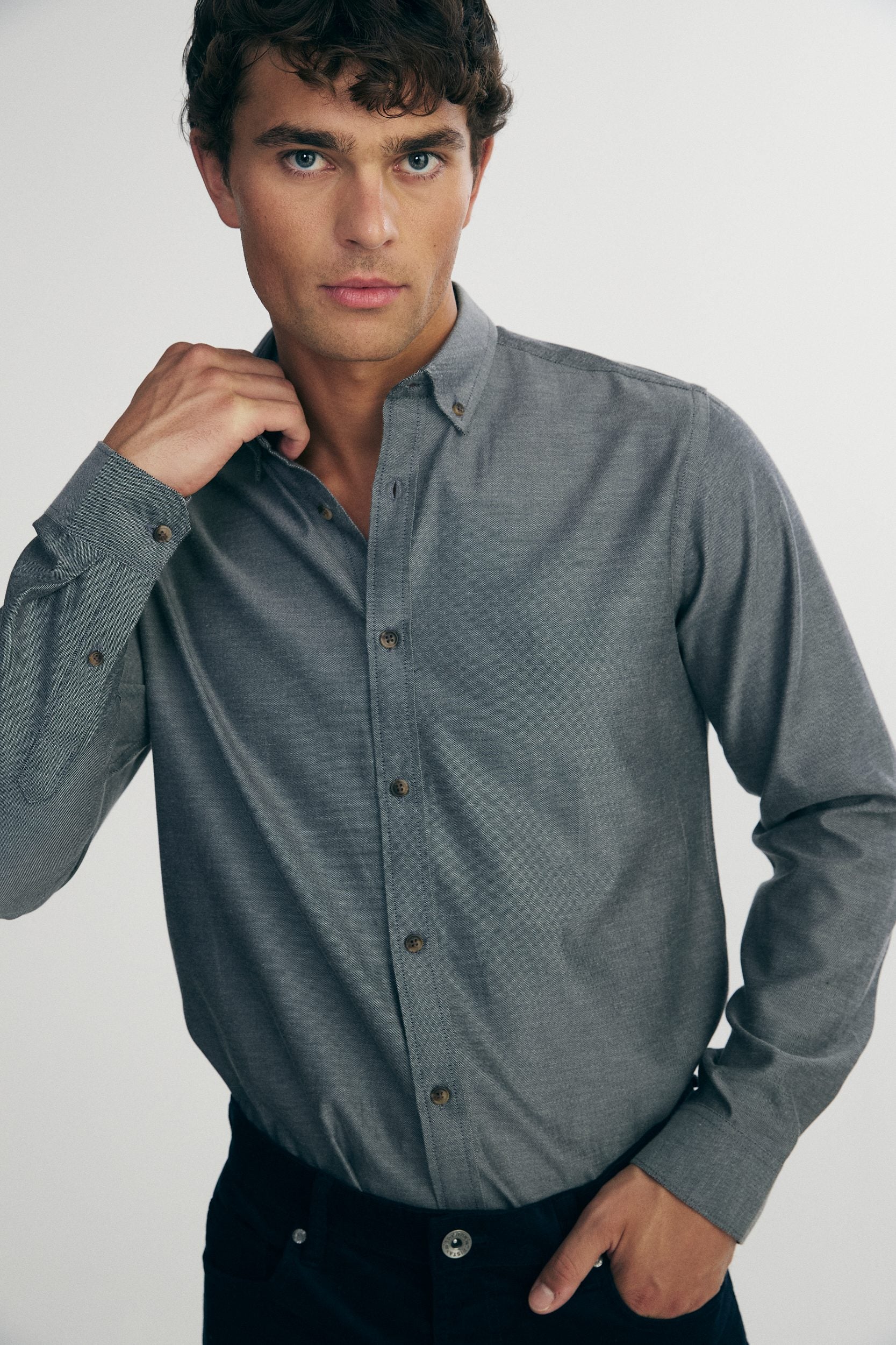 Semi-fitted oxford shirt