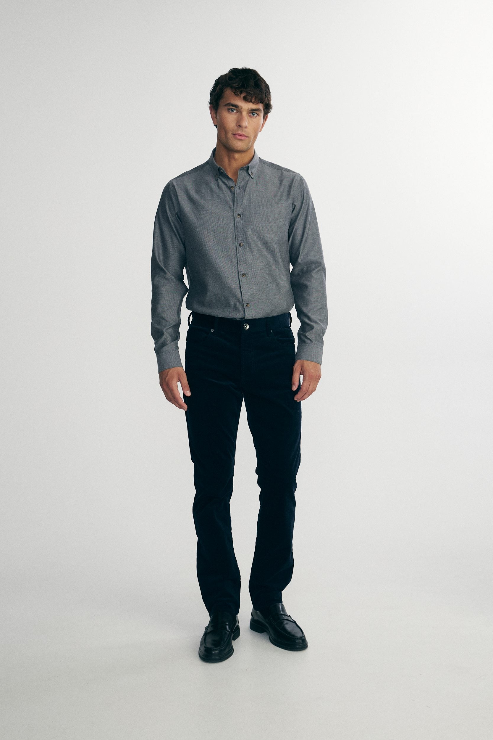 Semi-fitted oxford shirt