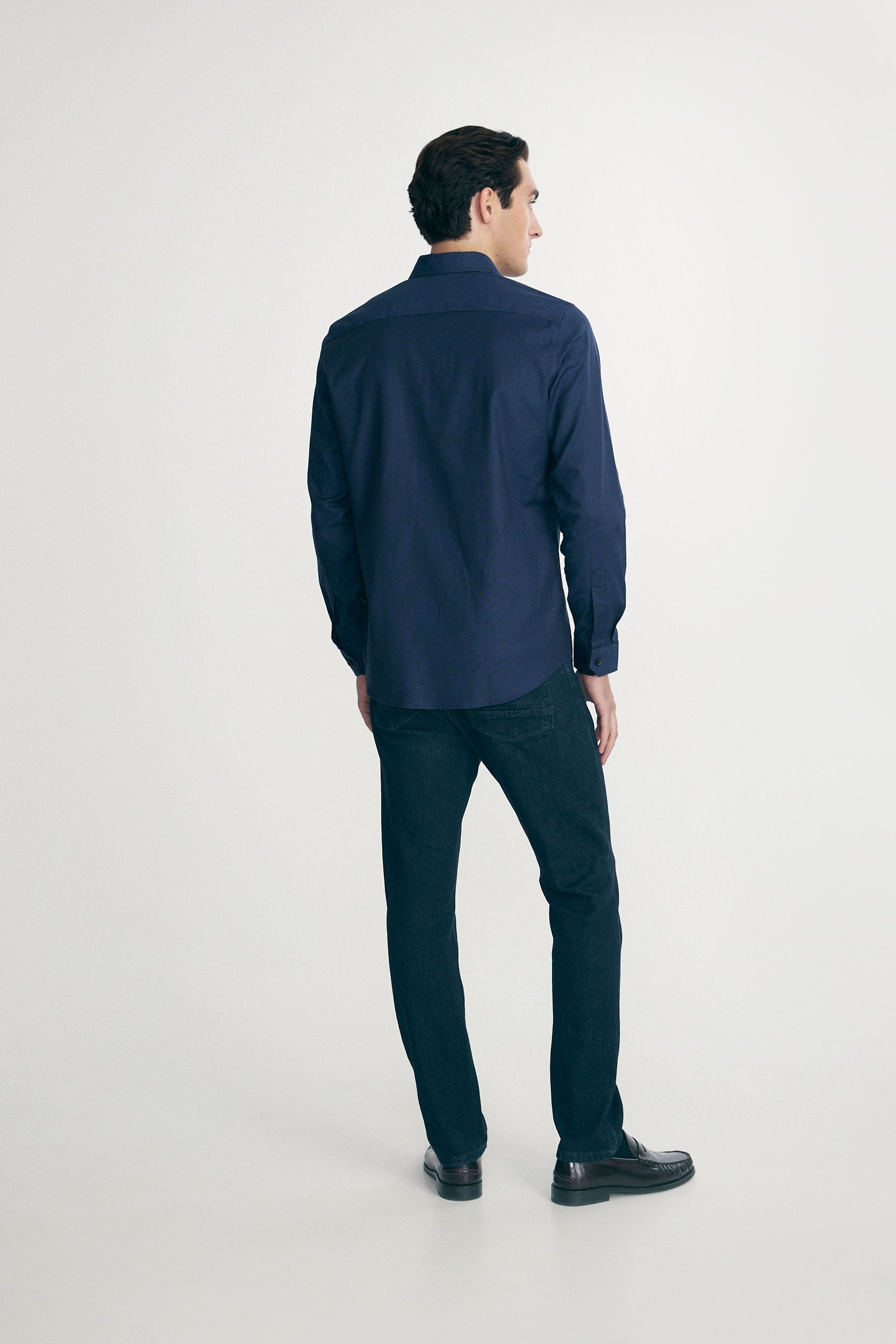 Semi-fitted shirt