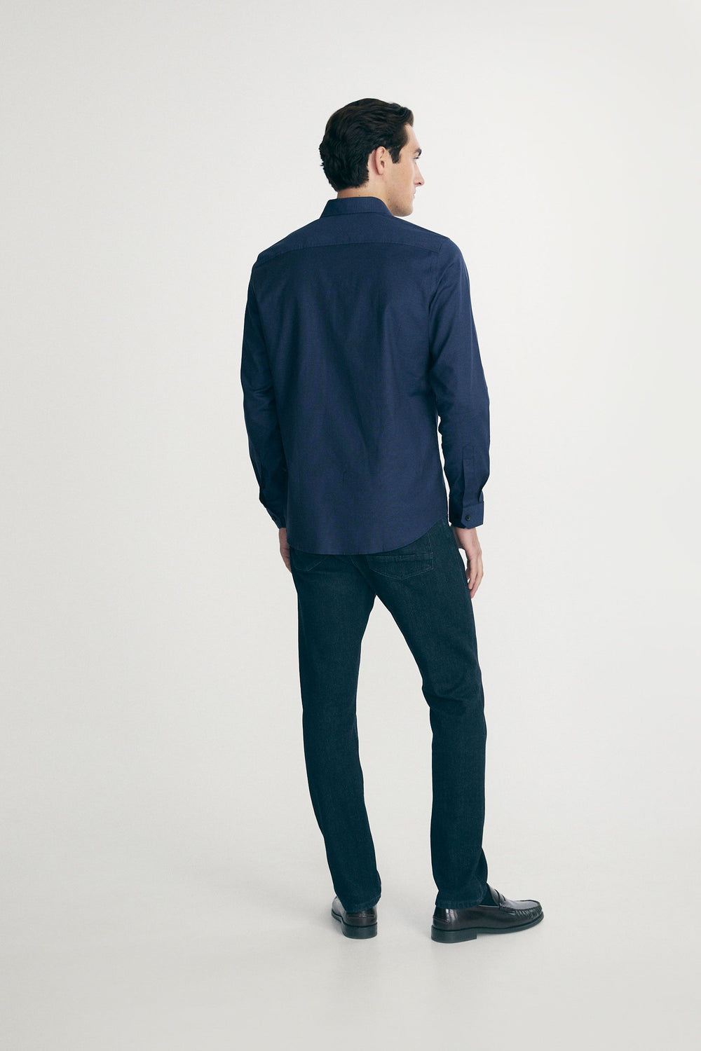 Semi-fitted shirt