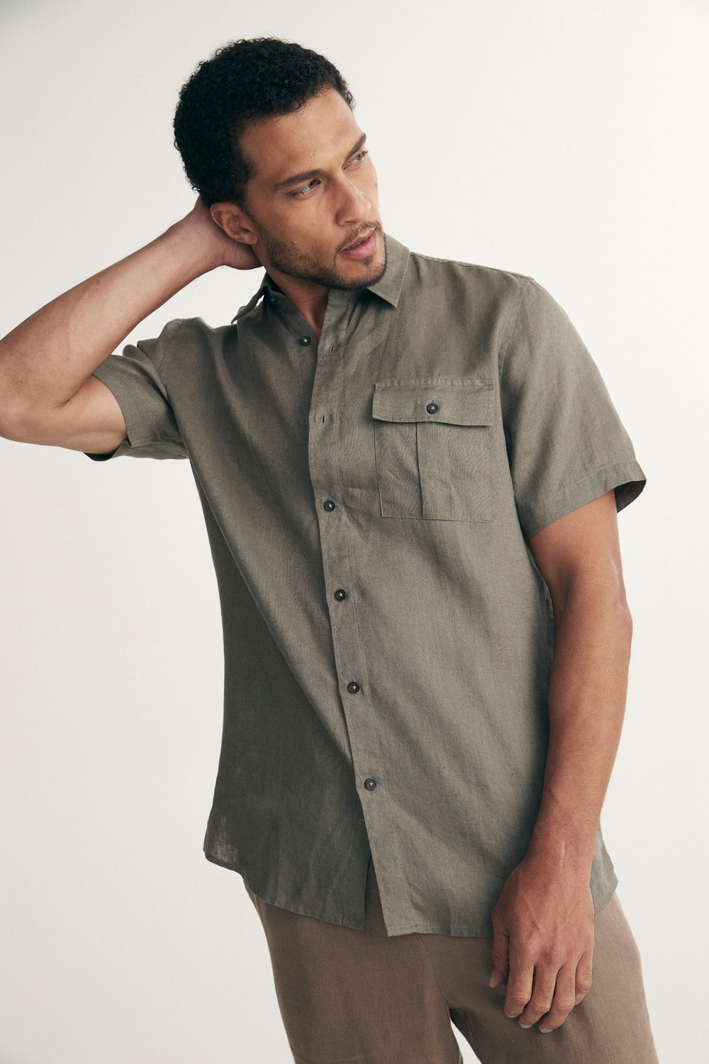 Semi-Fitted short sleeves linen shirt