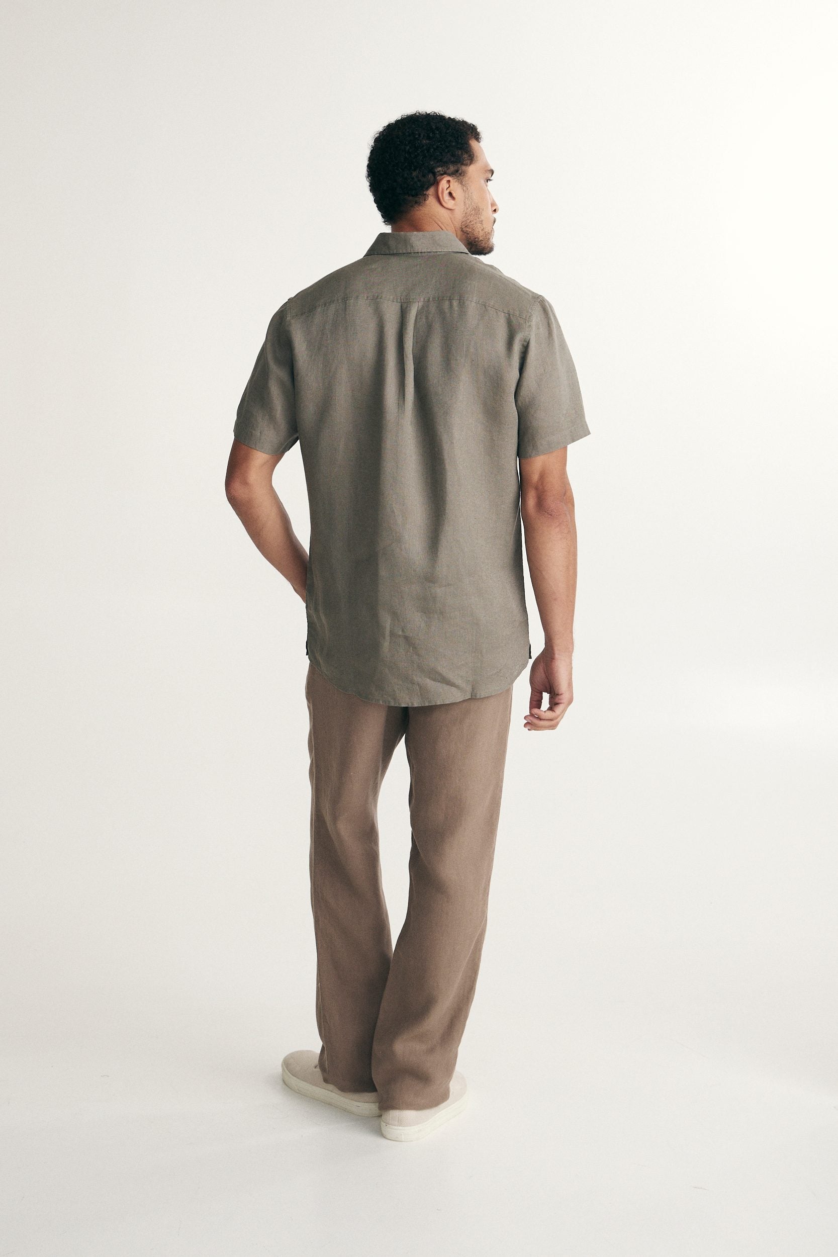 Semi-Fitted short sleeves linen shirt