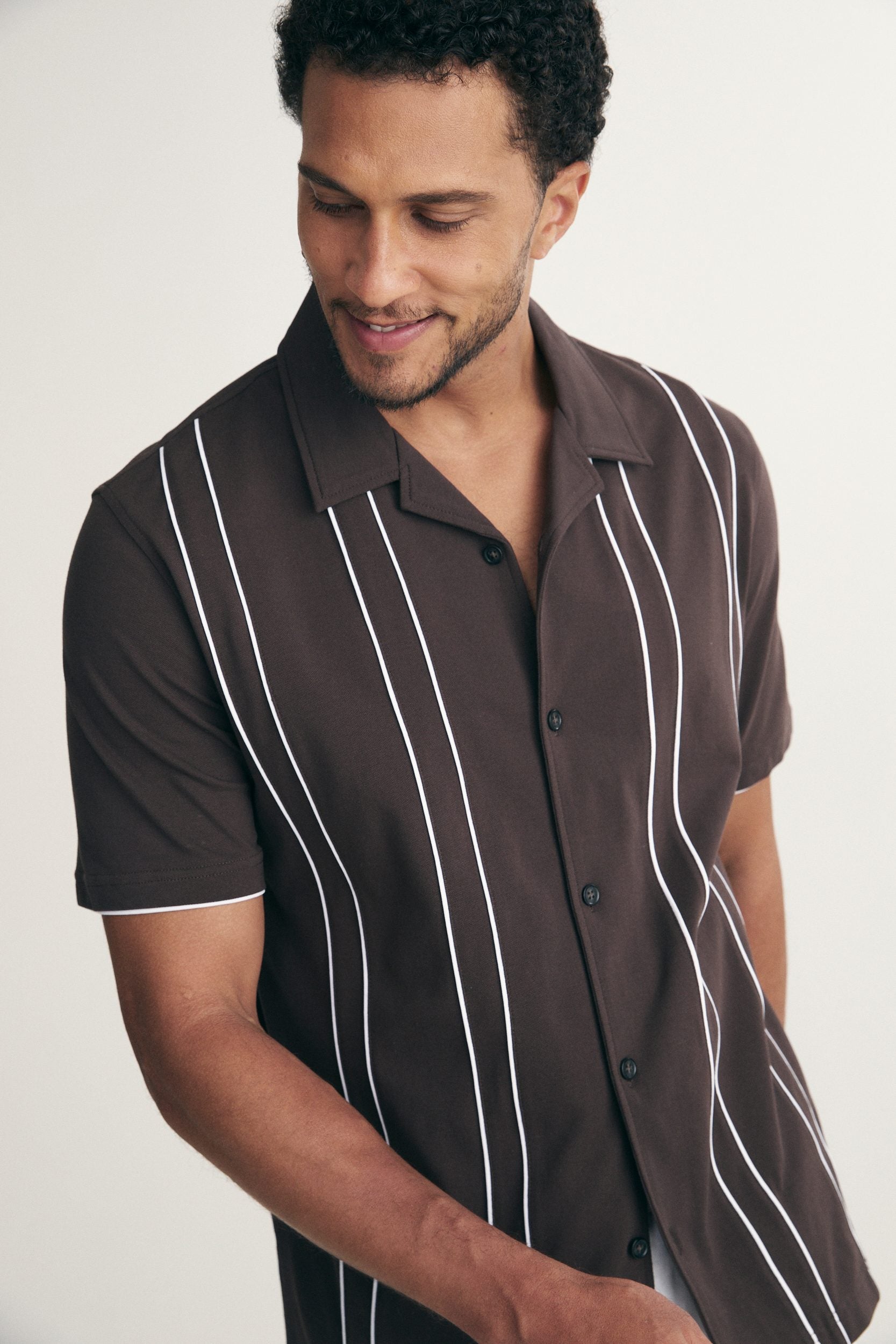Chemise ajustée à col cubain