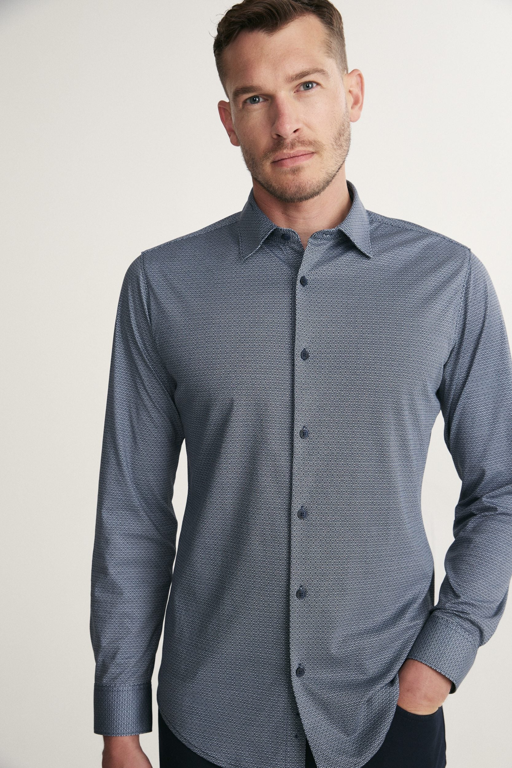 Fitted micro pattern printed shirt