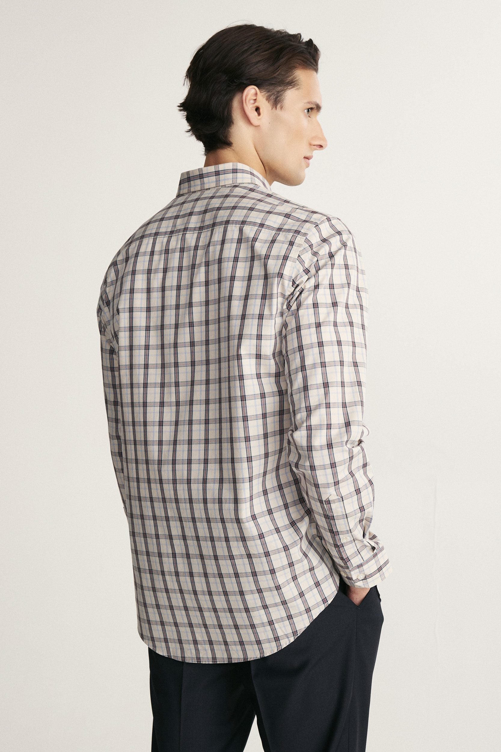 Semi-fitted plaid shirt