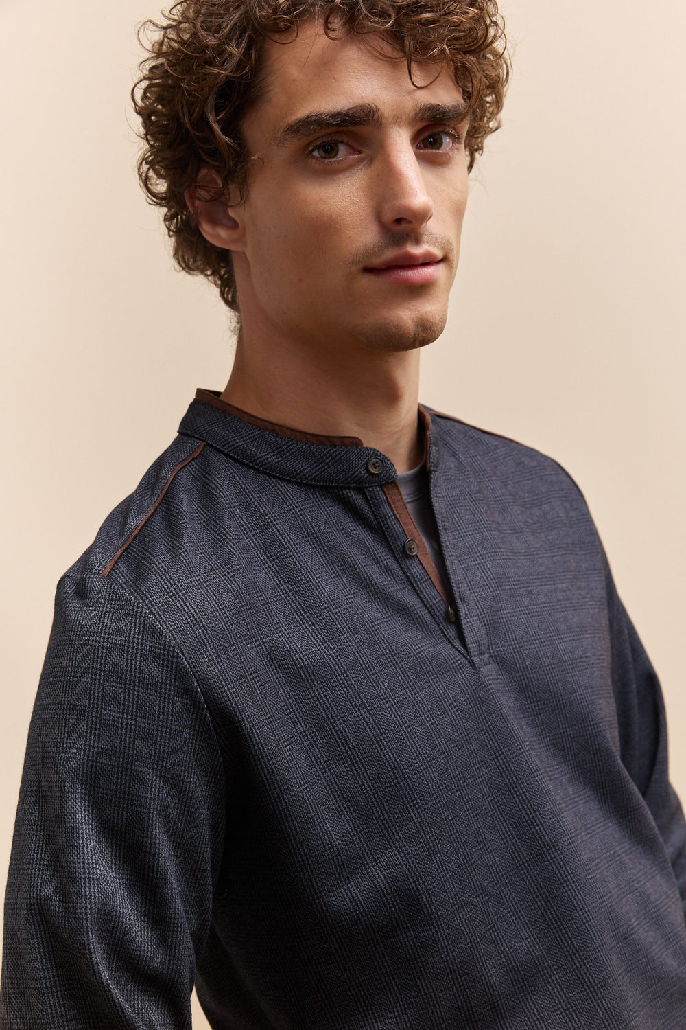 T-shirt henley à motif pied de poule