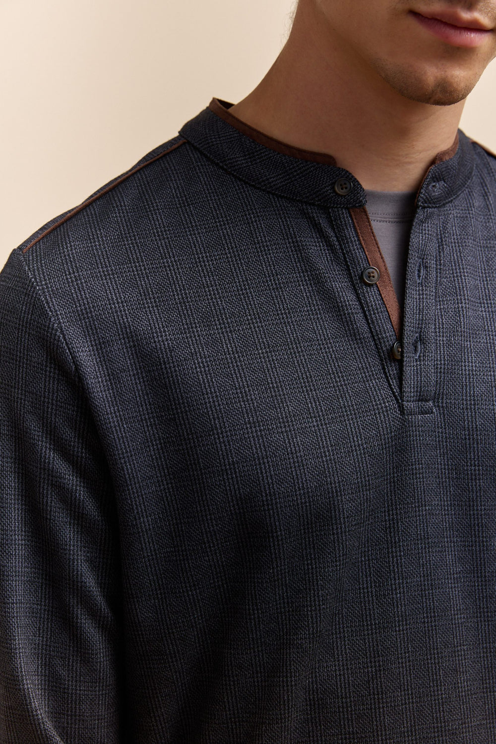 T-shirt henley à motif pied de poule