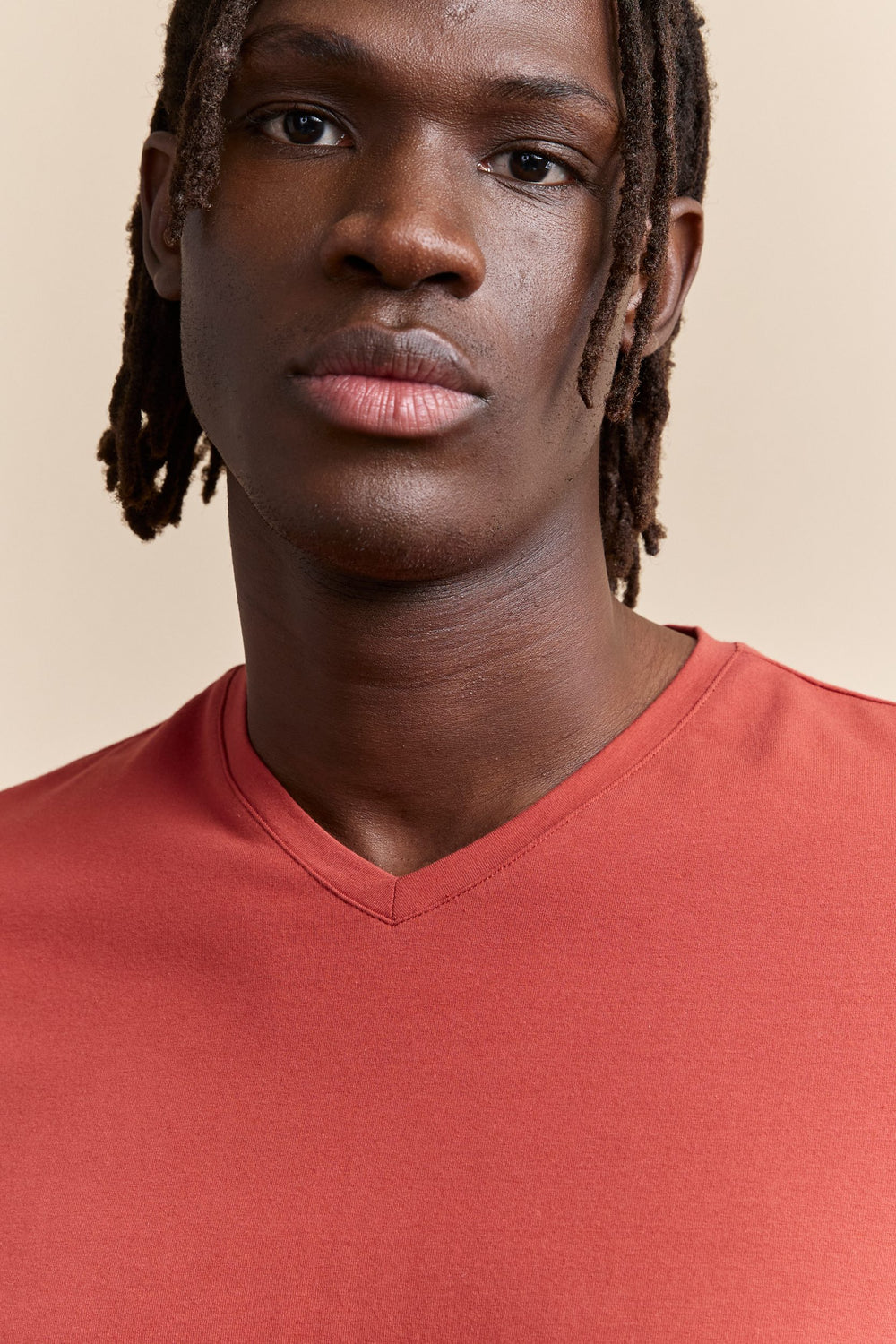 T-shirt essentiel col V