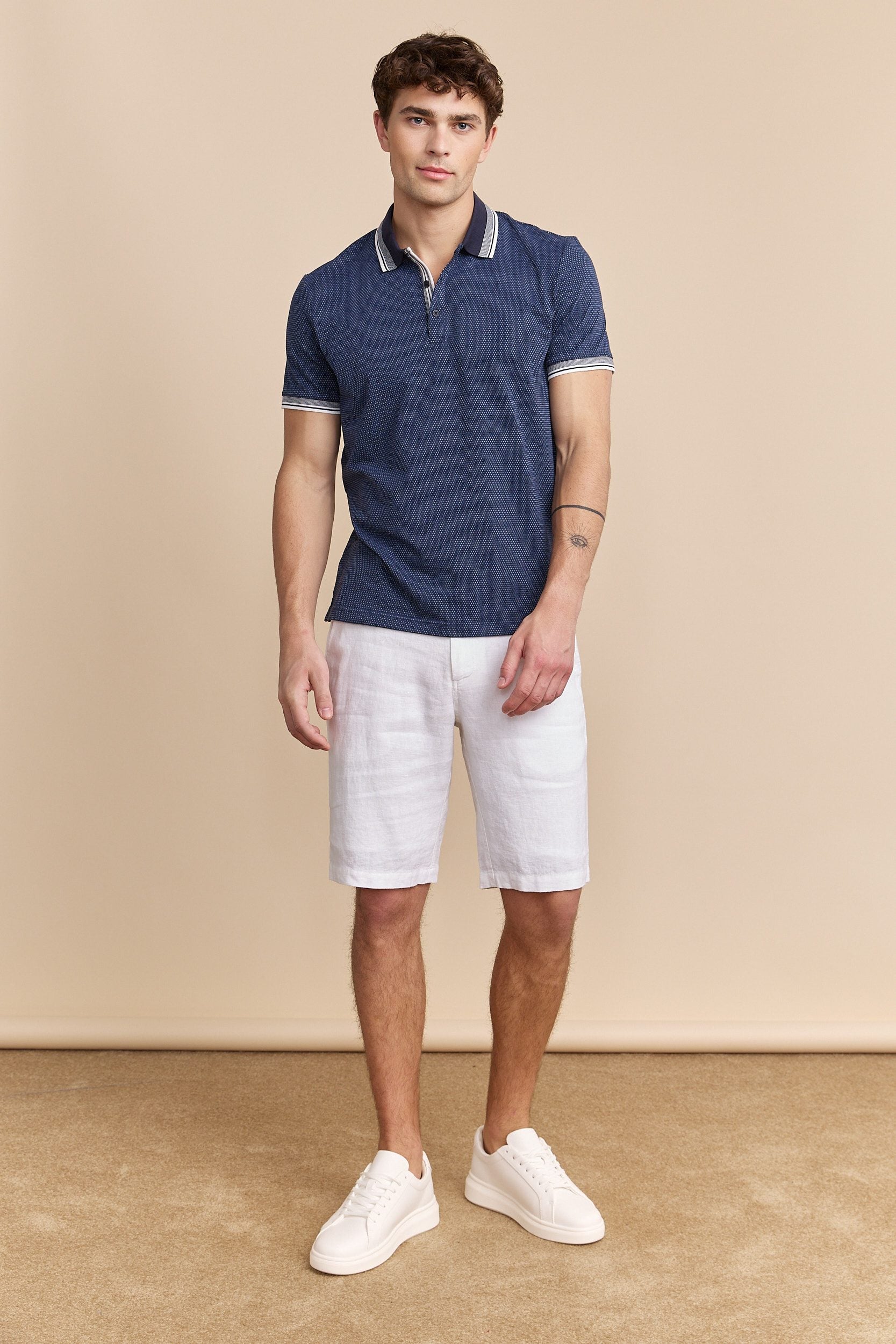 Polo with contrasting details