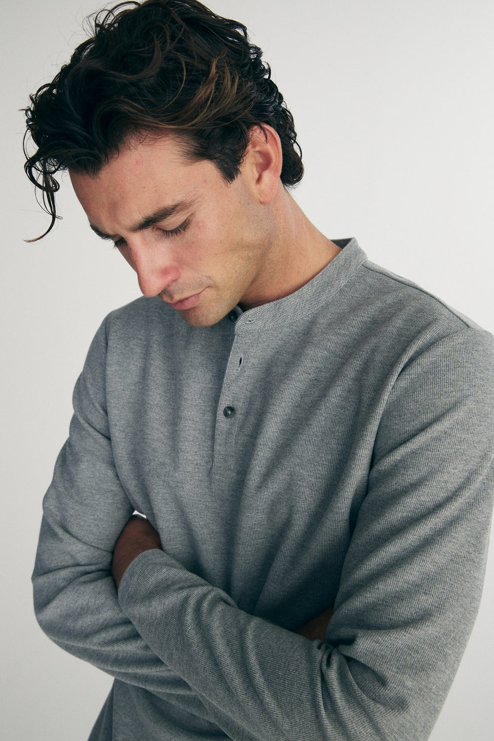 T-shirt henley à tissu côtelé