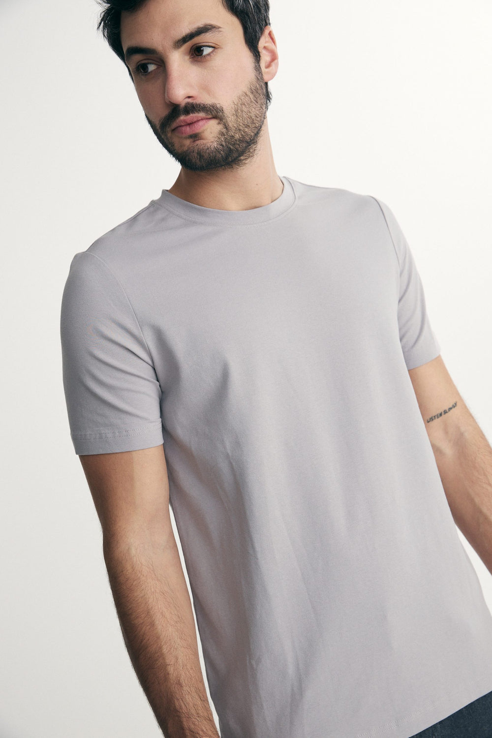 Basic crew neck T-shirt