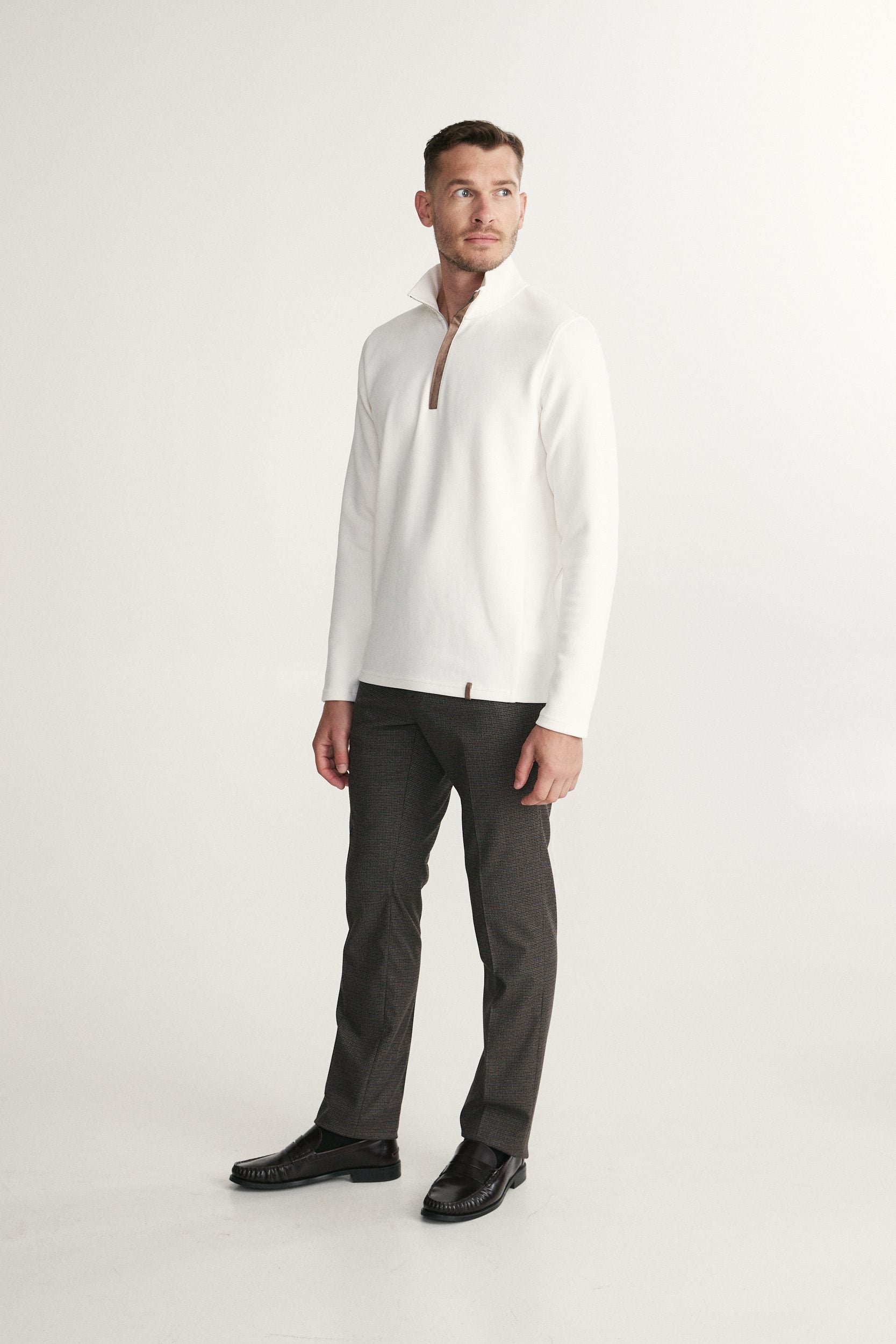 T-shirt texturé col montant à zip avec faux suède