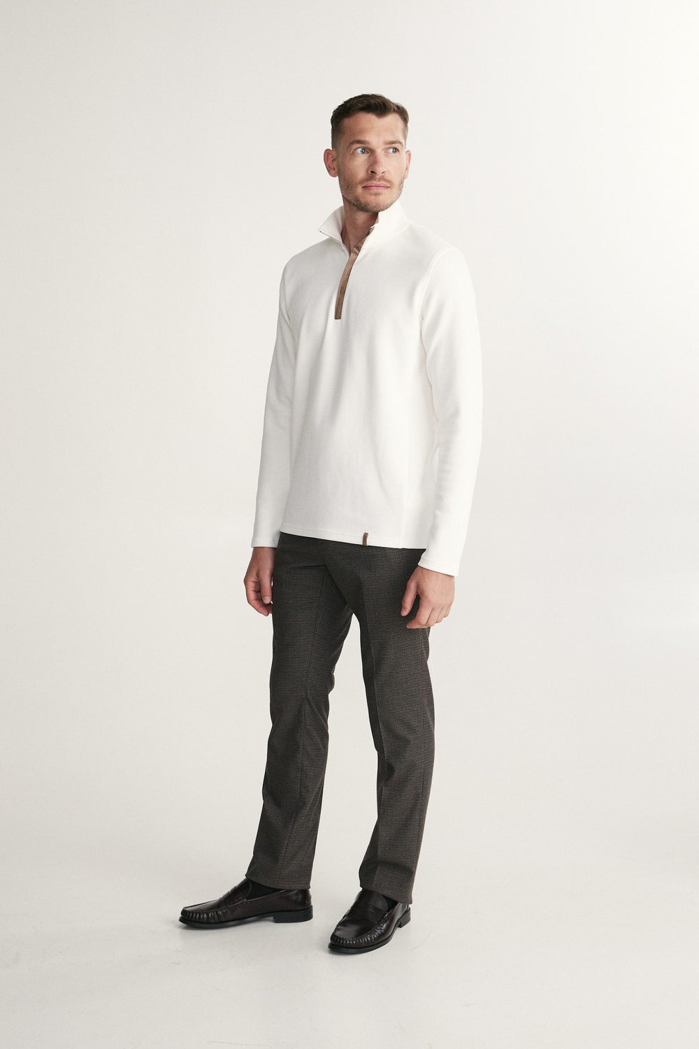 T-shirt texturé col montant à zip avec faux suède