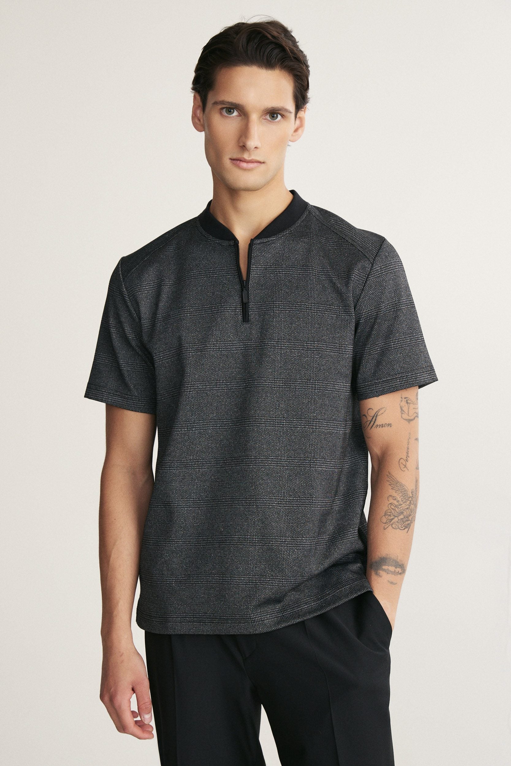 Zip crew neck collar short sleeves t-shirt
