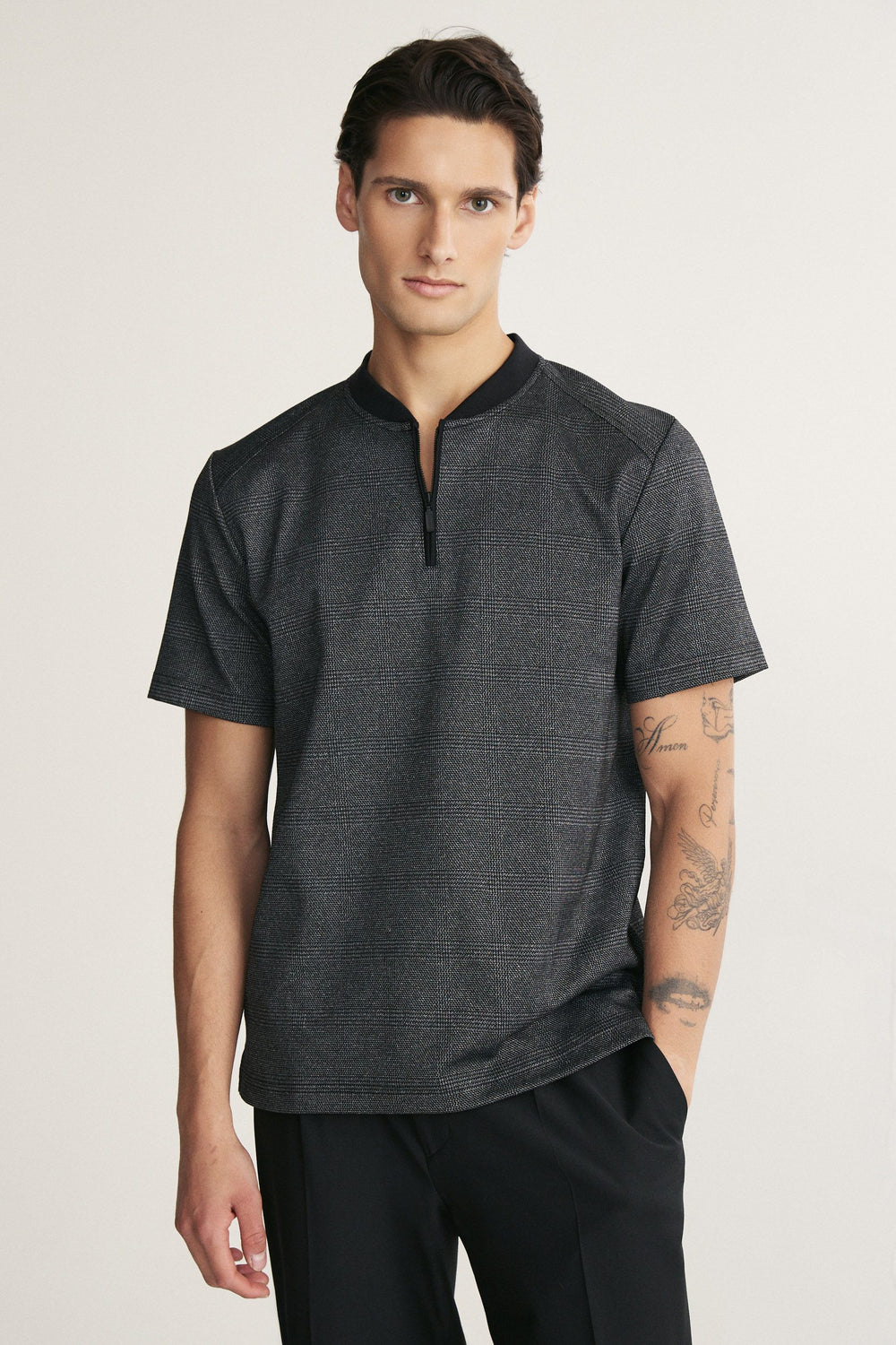 Zip crew neck collar short sleeves t-shirt