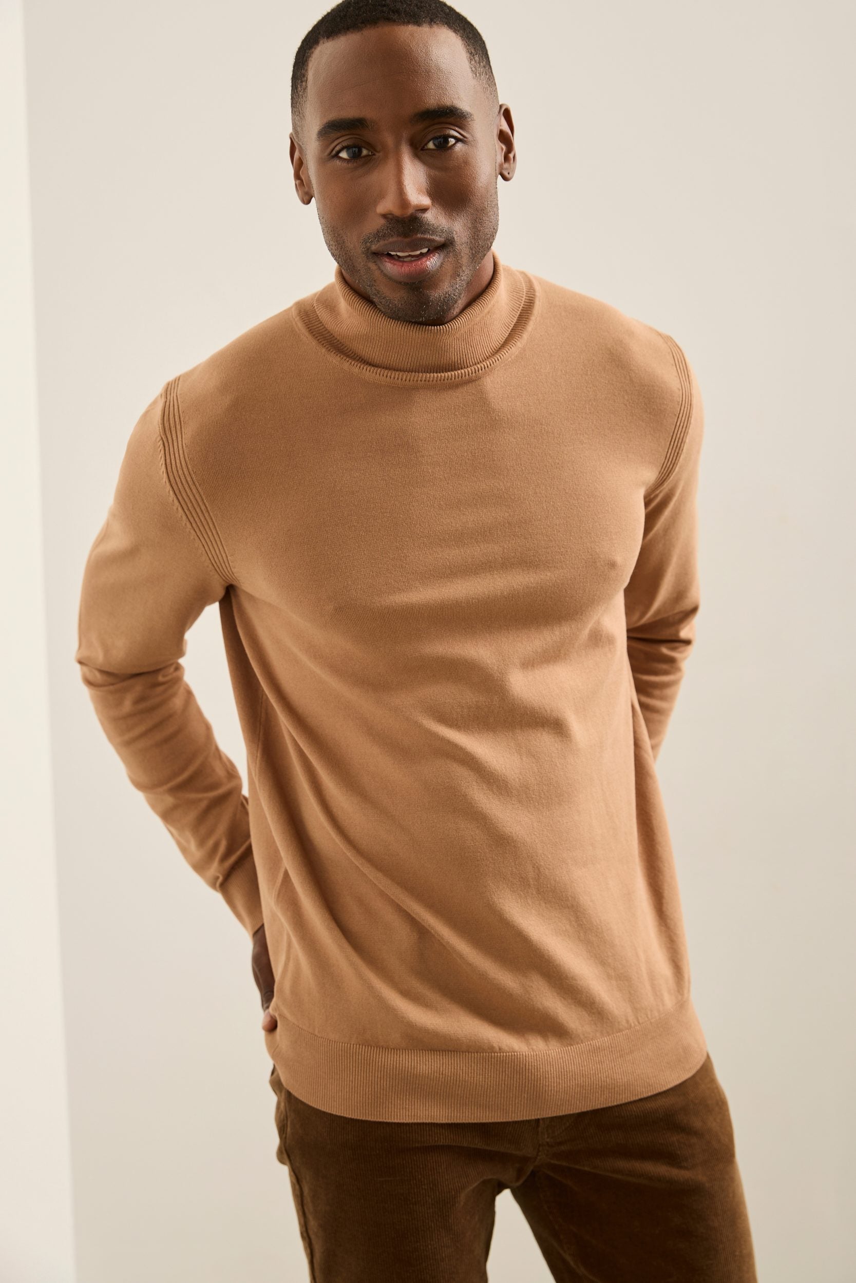 Pull col roulé détail tricot renvers