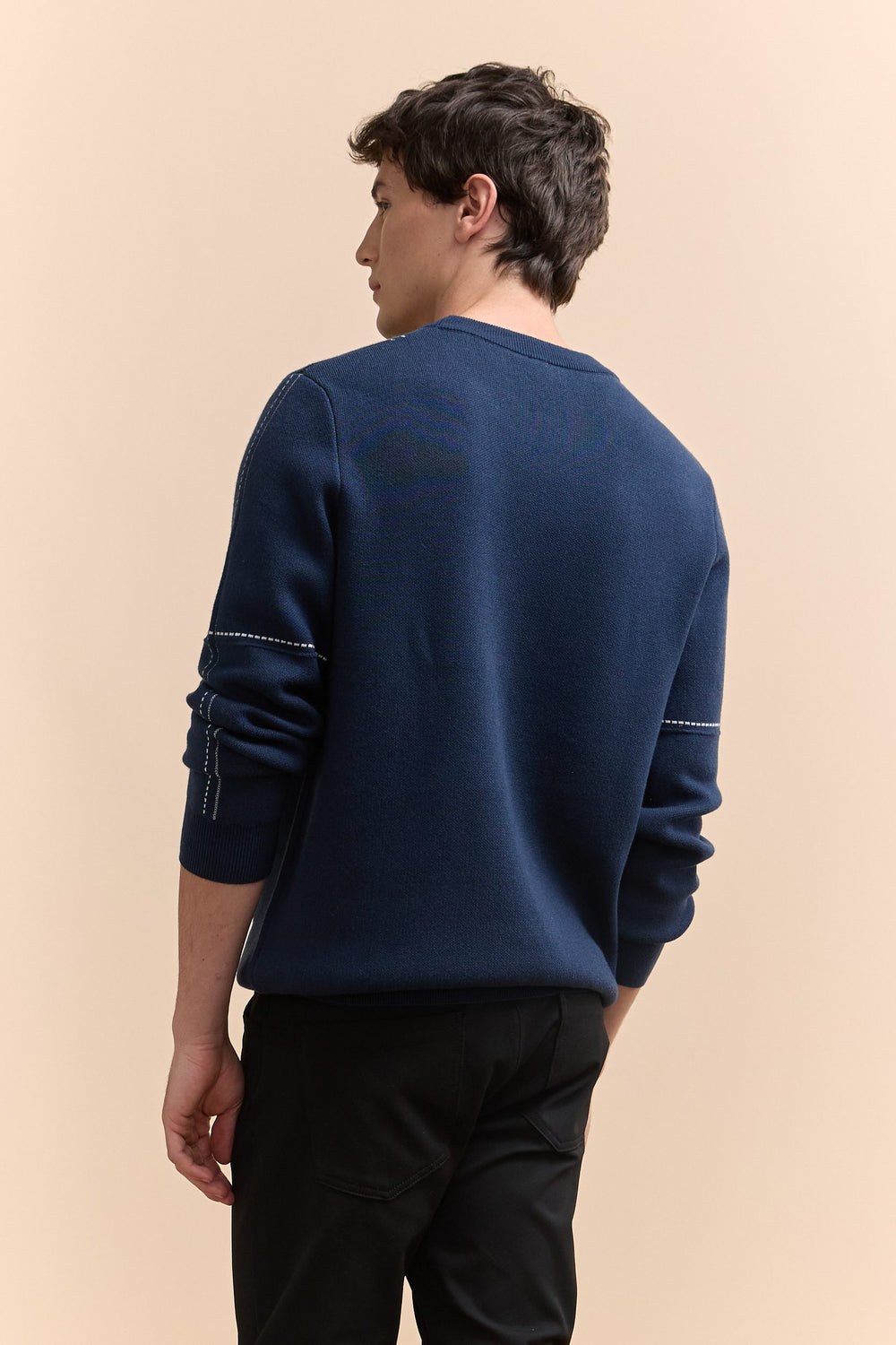 Pull col rond motif graphique