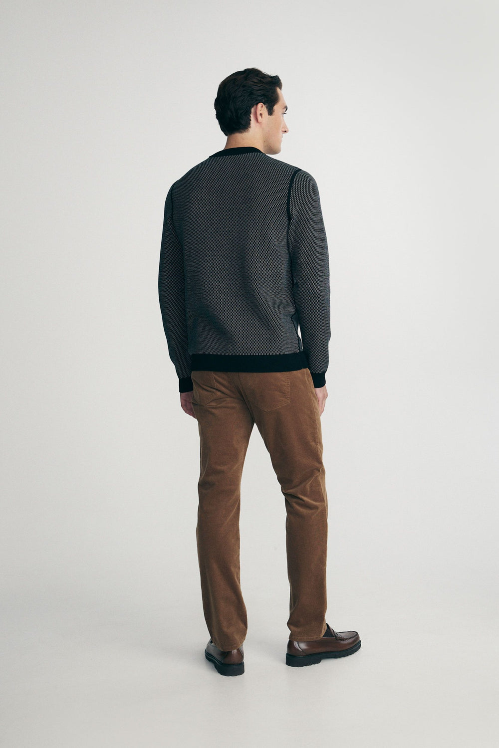 Reversible sweater with micro patterns