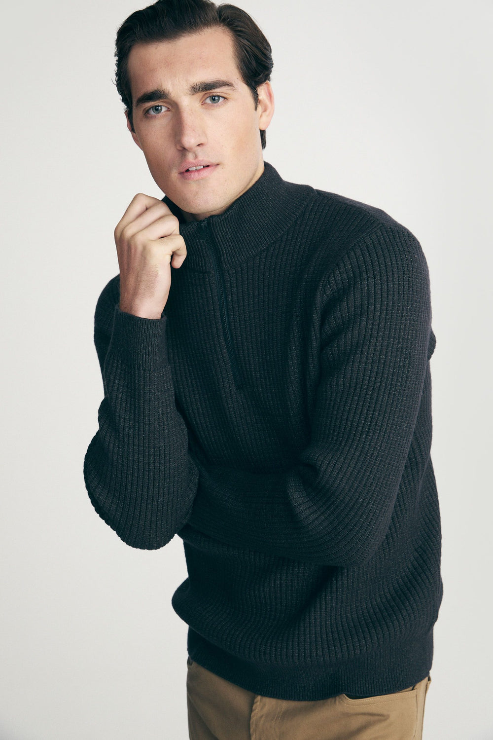 Chandail col montant avec zip