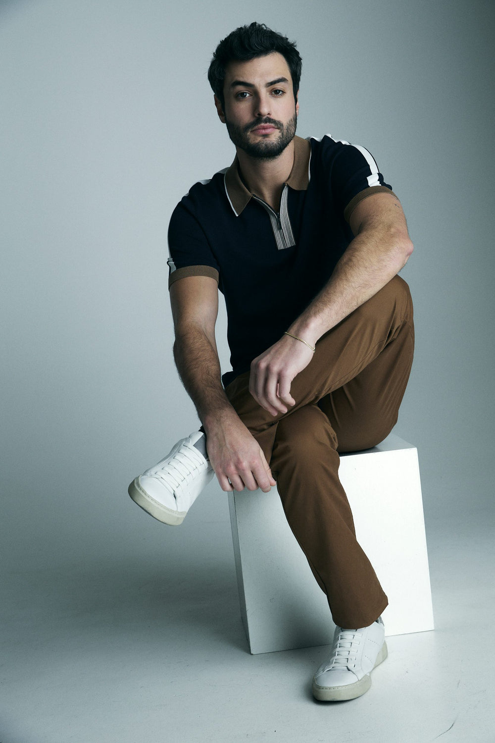 Color blocking knitted polo