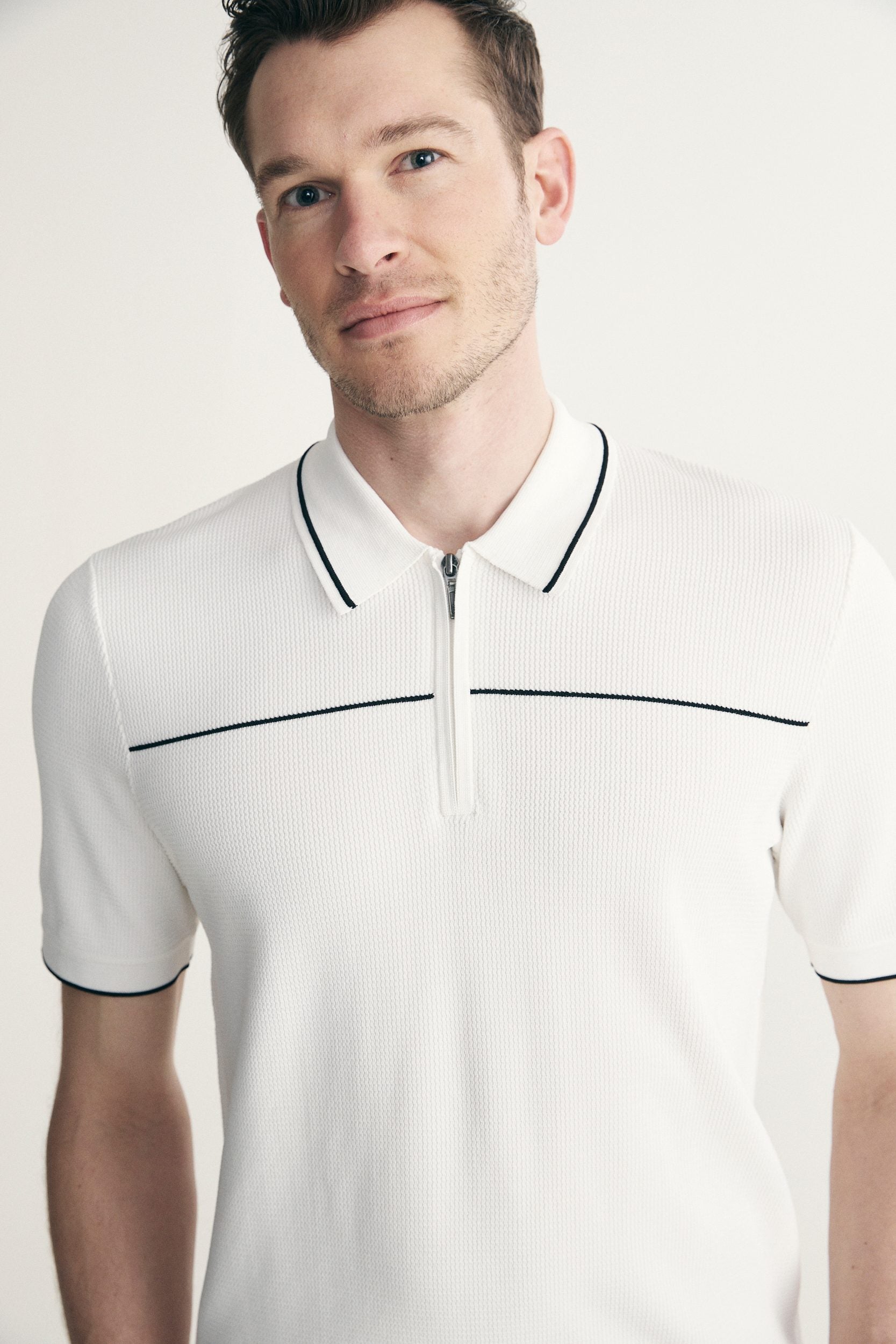 Contrast details knitted polo